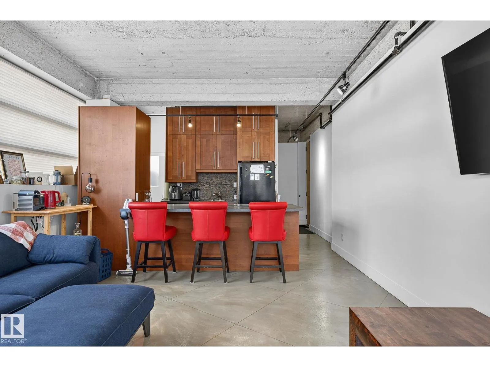 #201 10355 105 ST NW