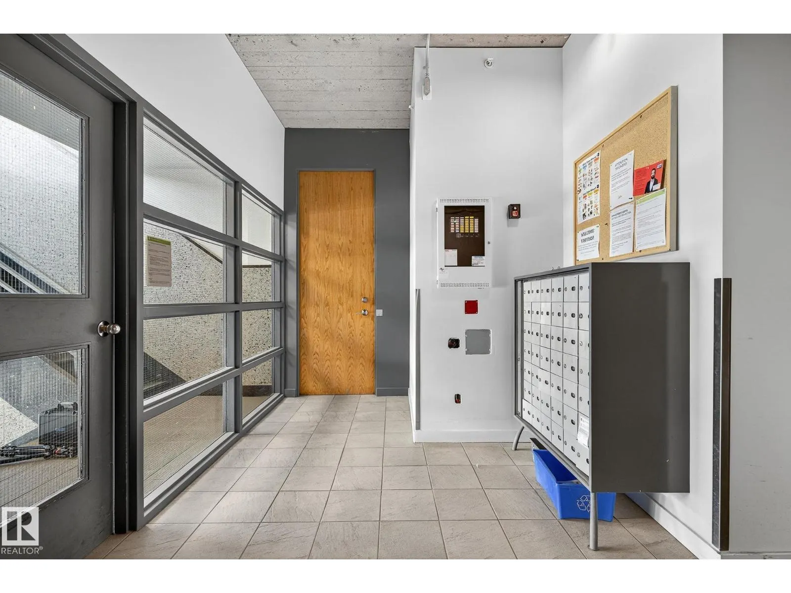 #201 10355 105 ST NW