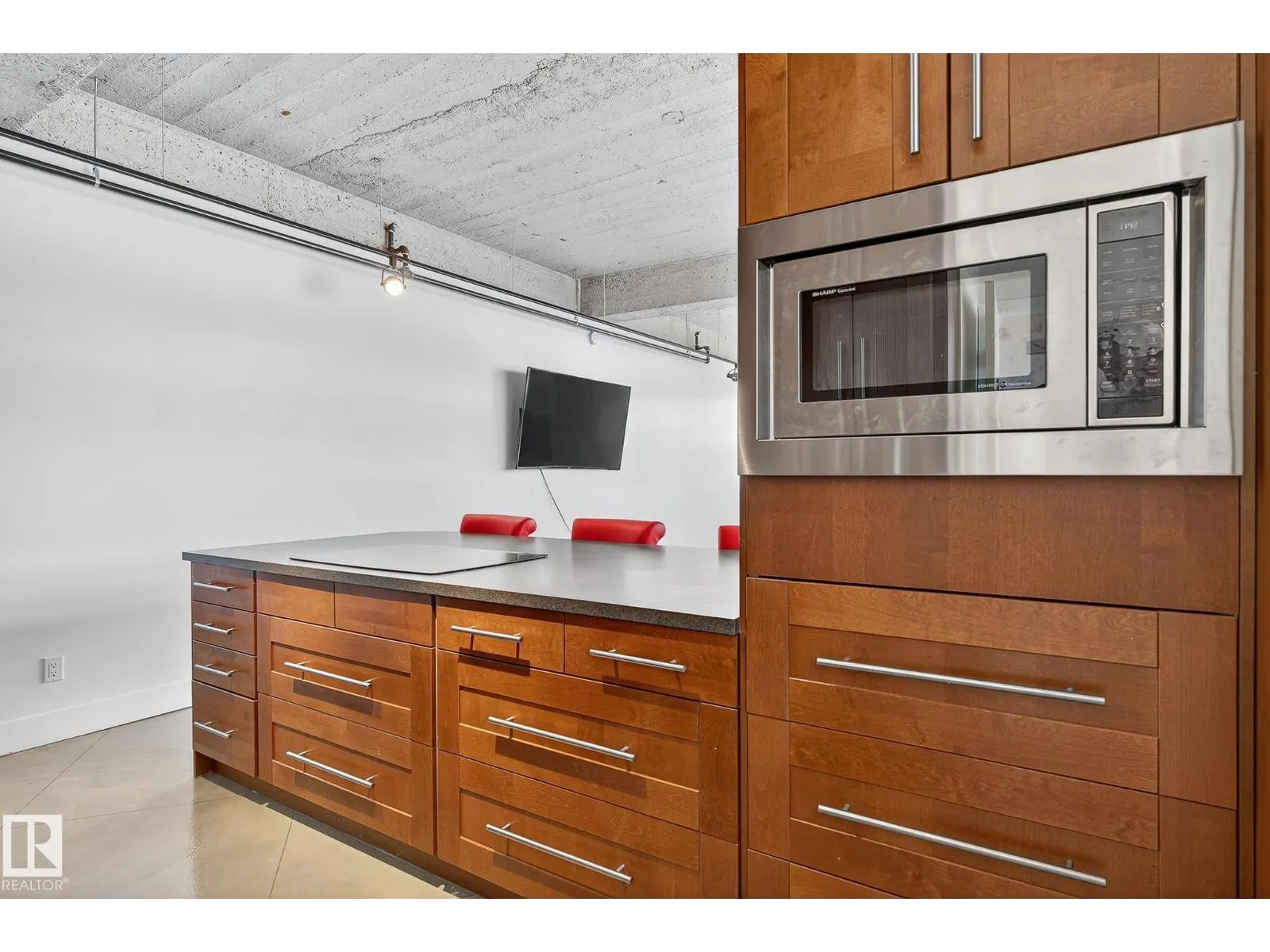 #201 10355 105 ST NW