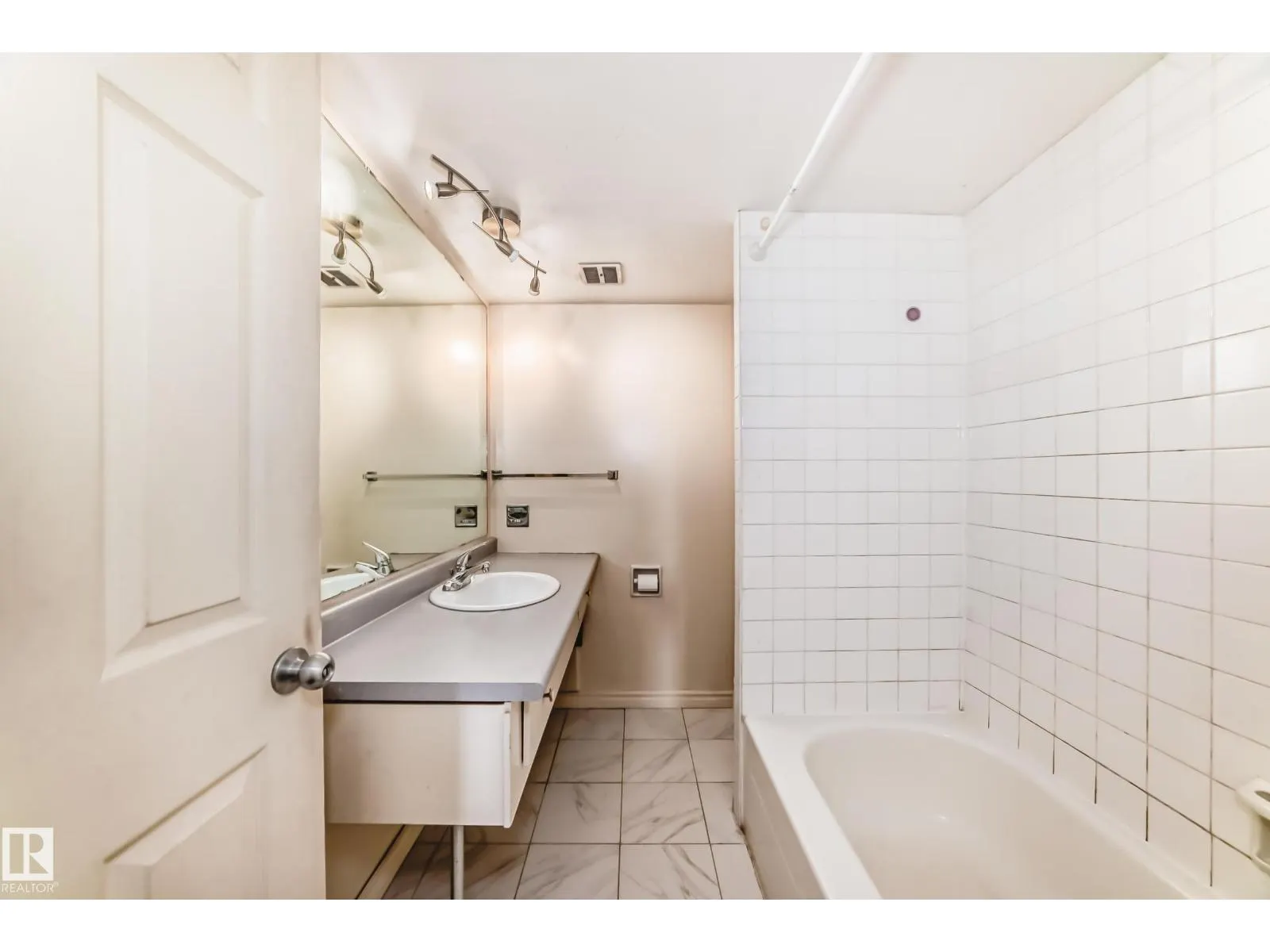 #1601 9909 110 ST NW