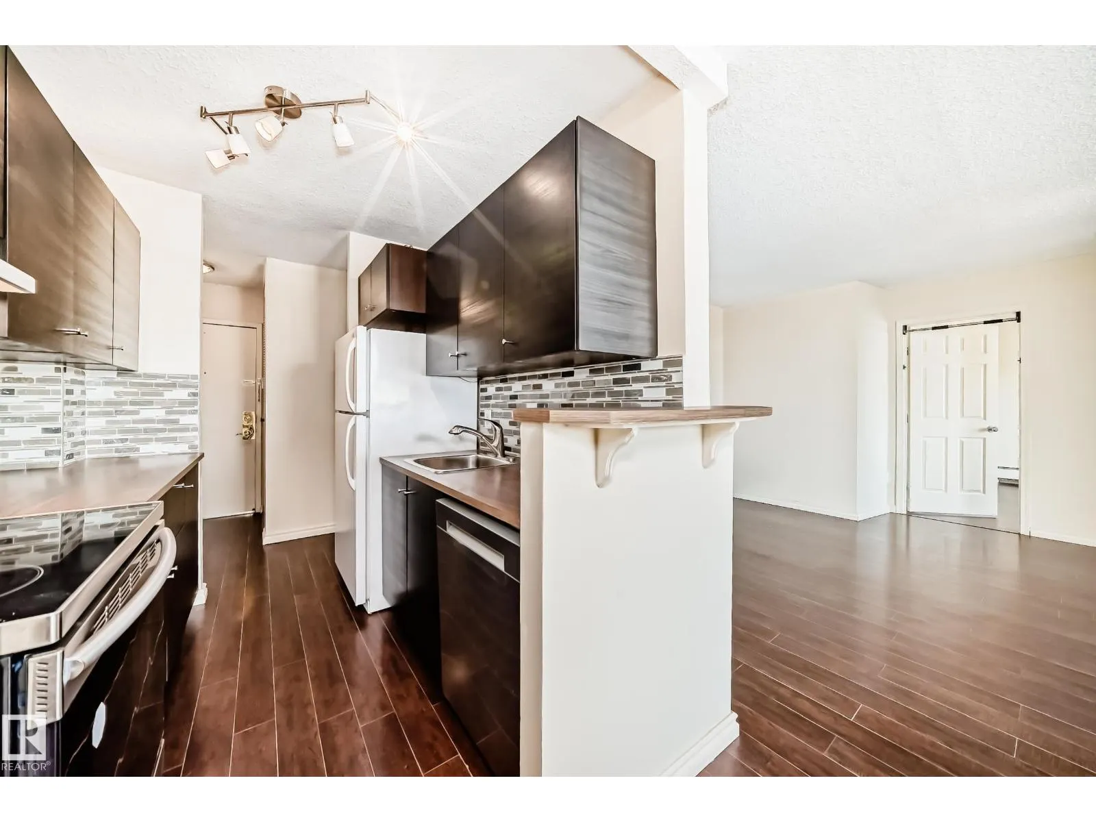 #1601 9909 110 ST NW