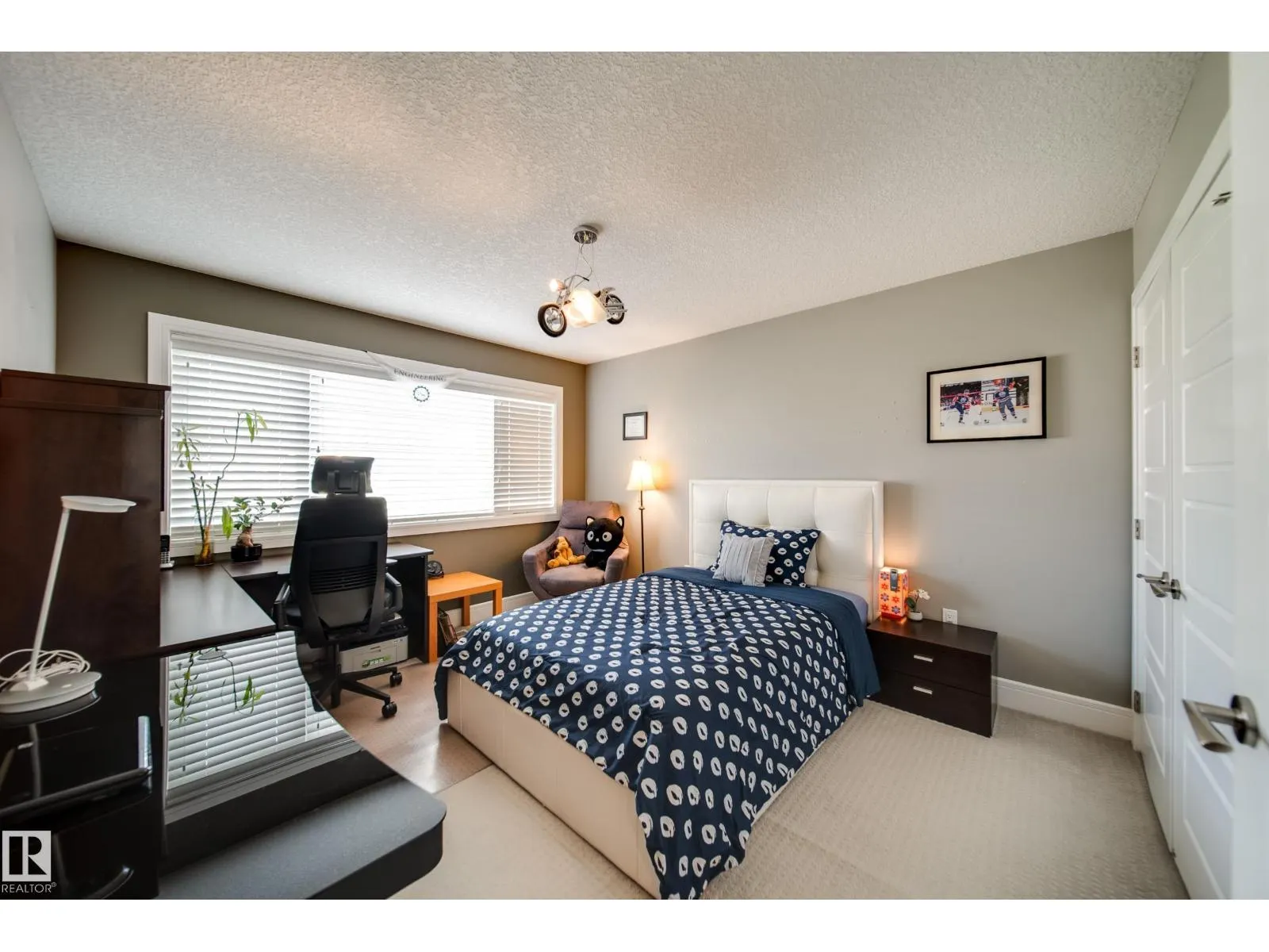 5410 MCLUHAN END EN NW