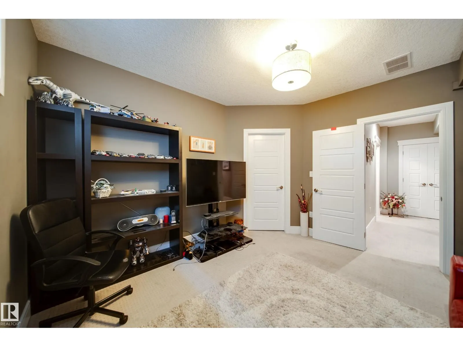 5410 MCLUHAN END EN NW