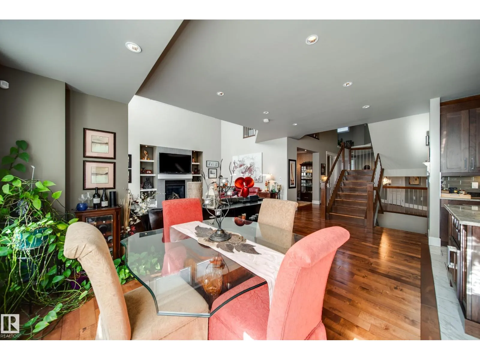 5410 MCLUHAN END EN NW