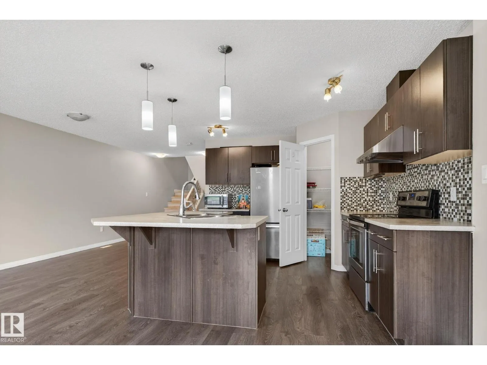 1717 Chapman Way SW SW