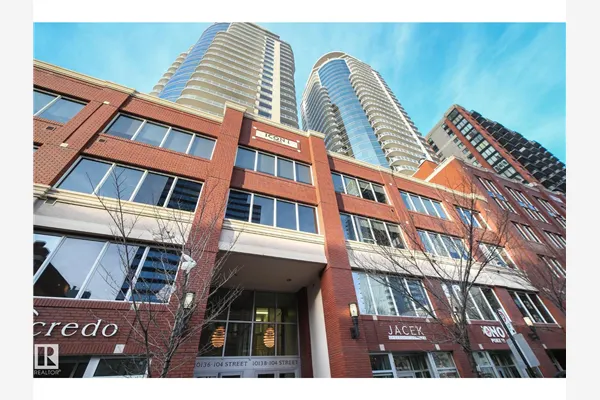 #2005 10136 104 ST NW