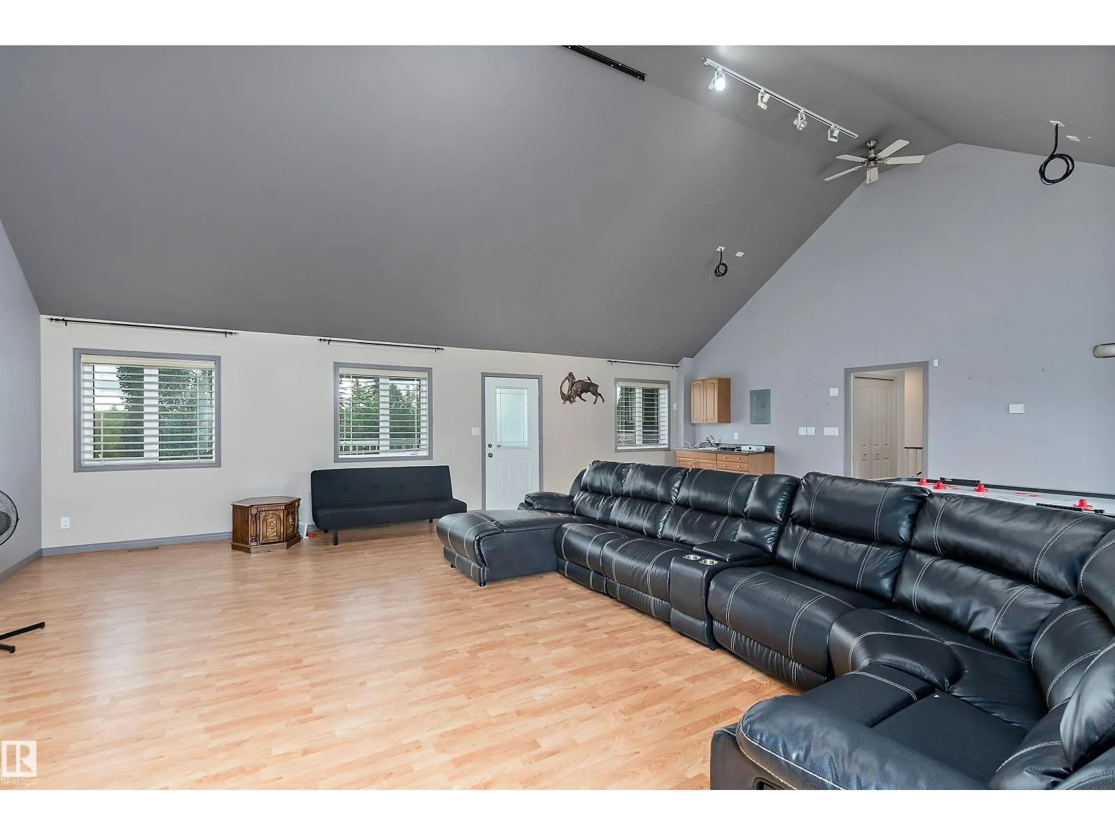513 2nd AV