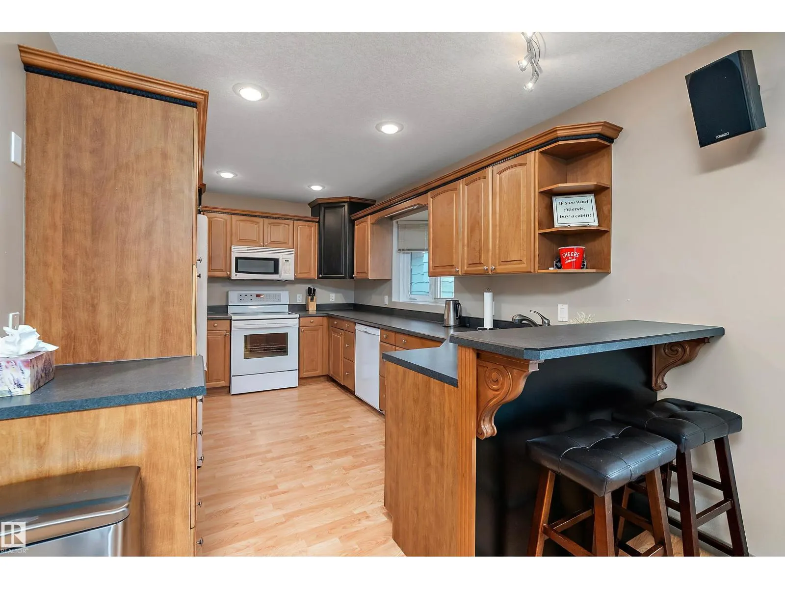 513 2nd AV