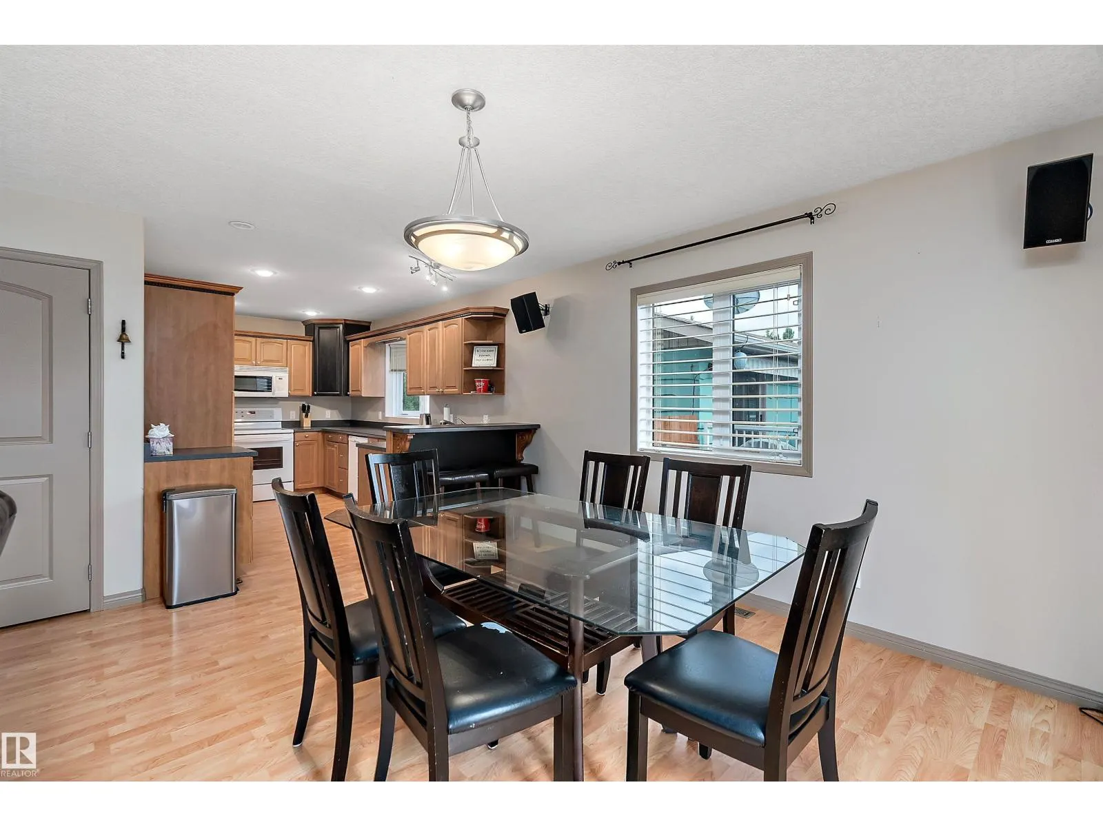 513 2nd AV