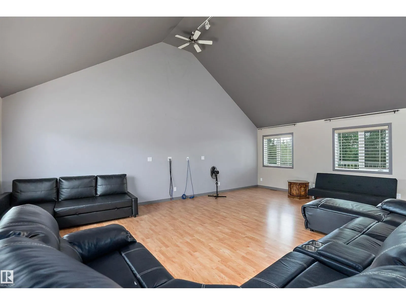 513 2nd AV