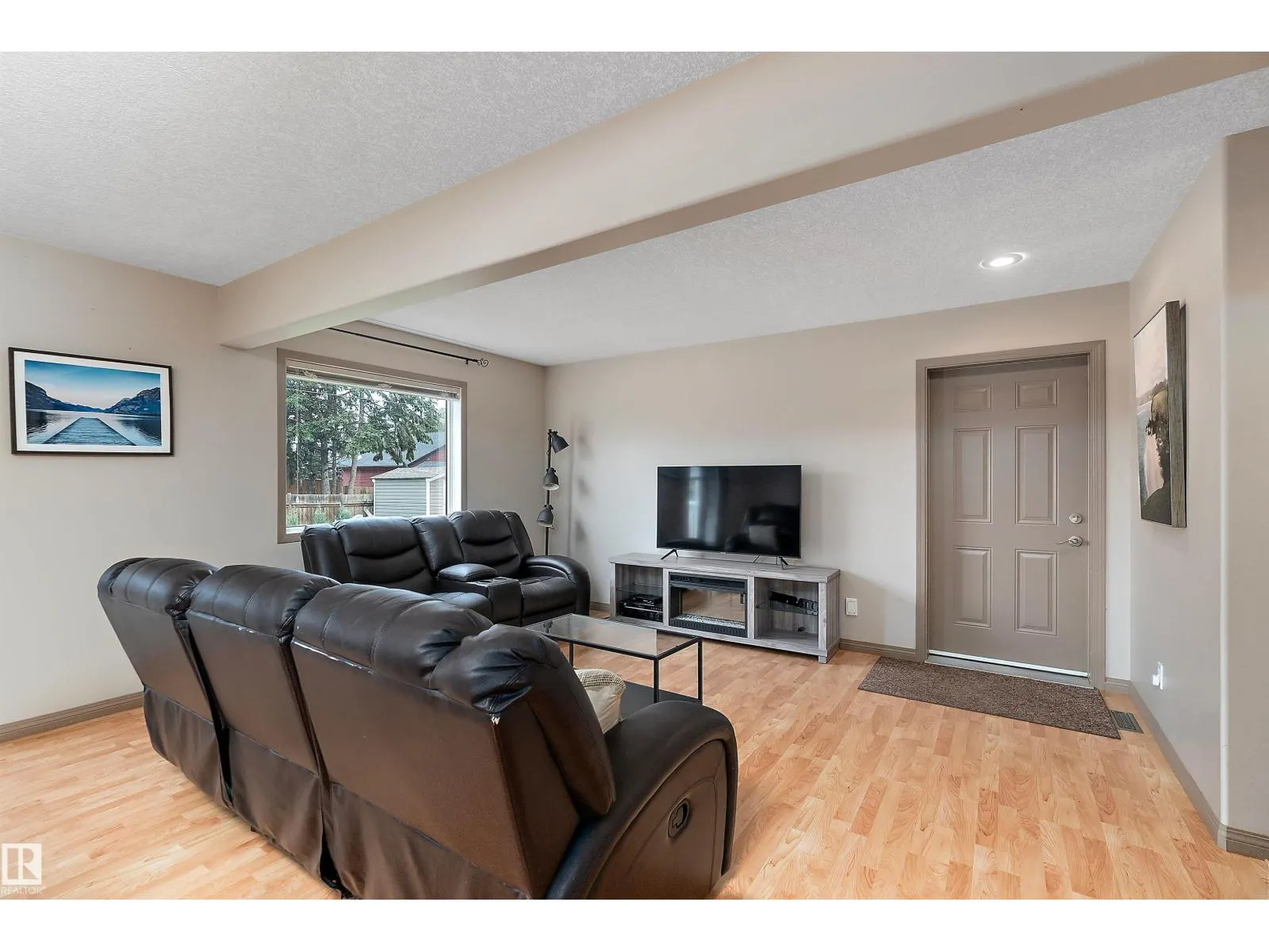 513 2nd AV