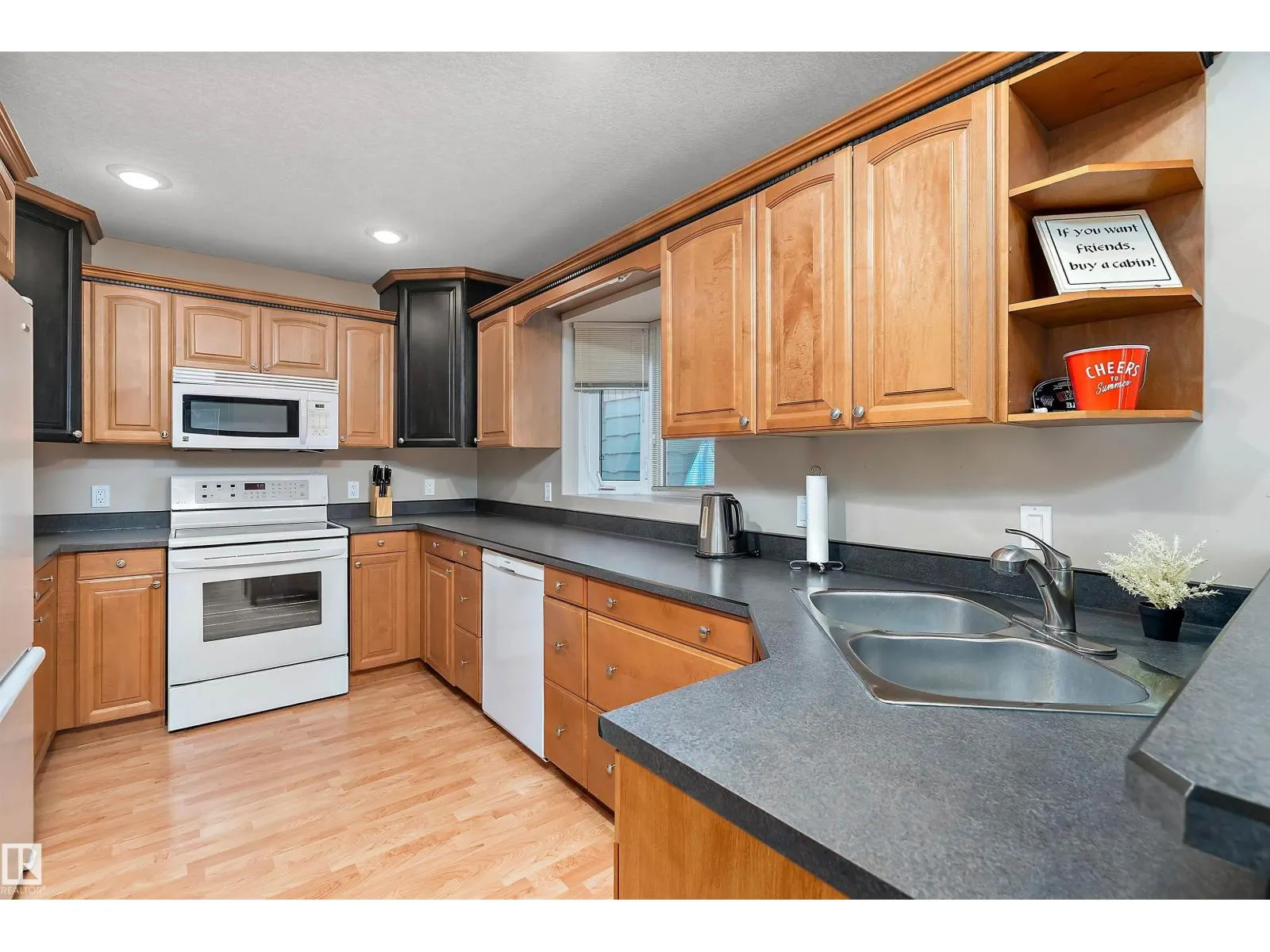 513 2nd AV