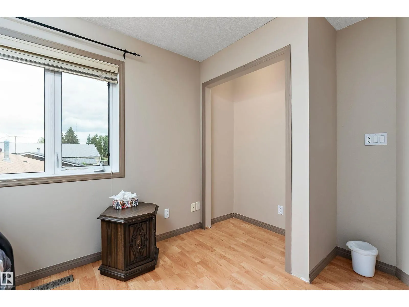 513 2nd AV