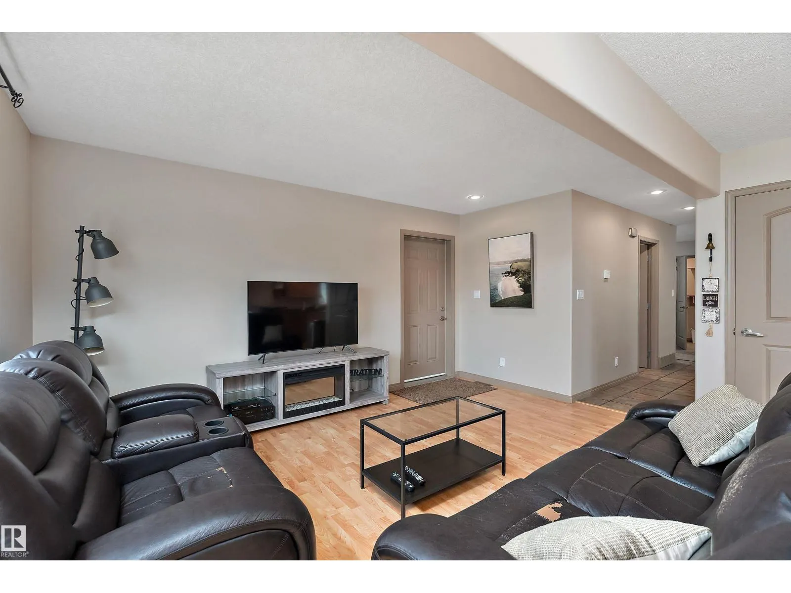 513 2nd AV