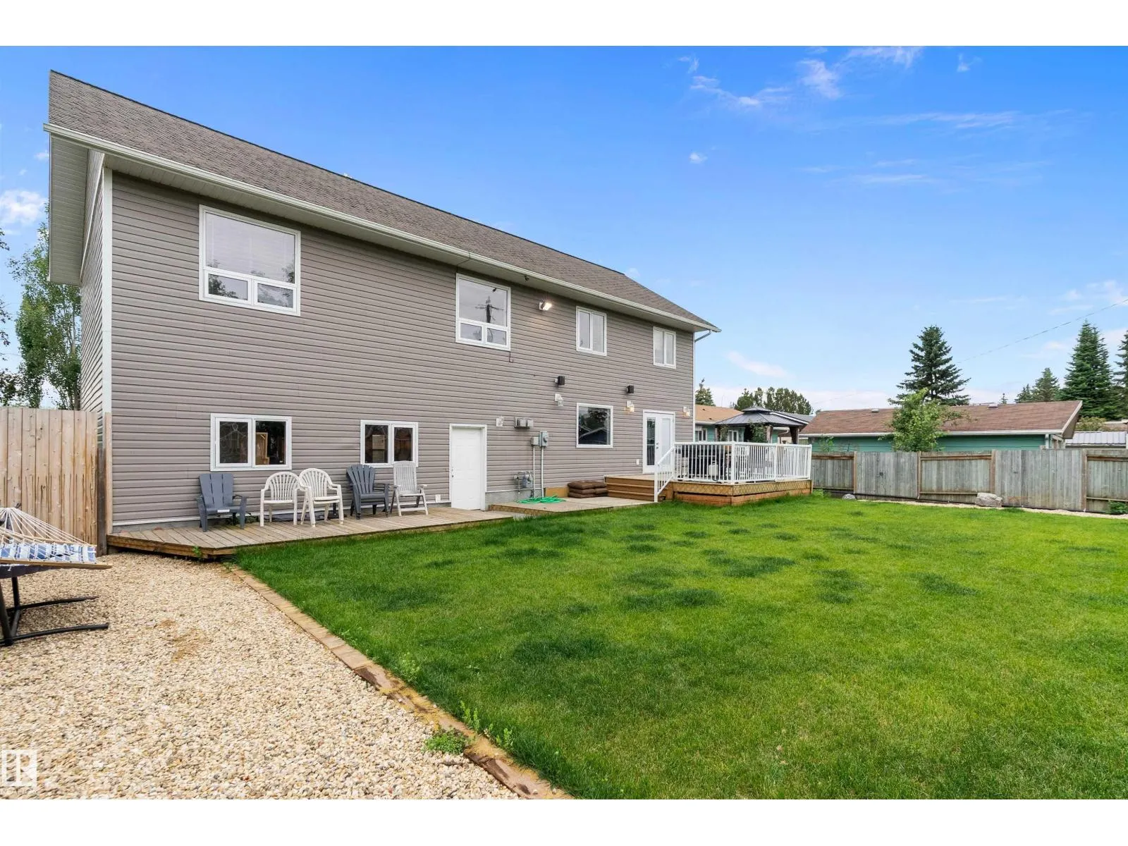 513 2nd AV