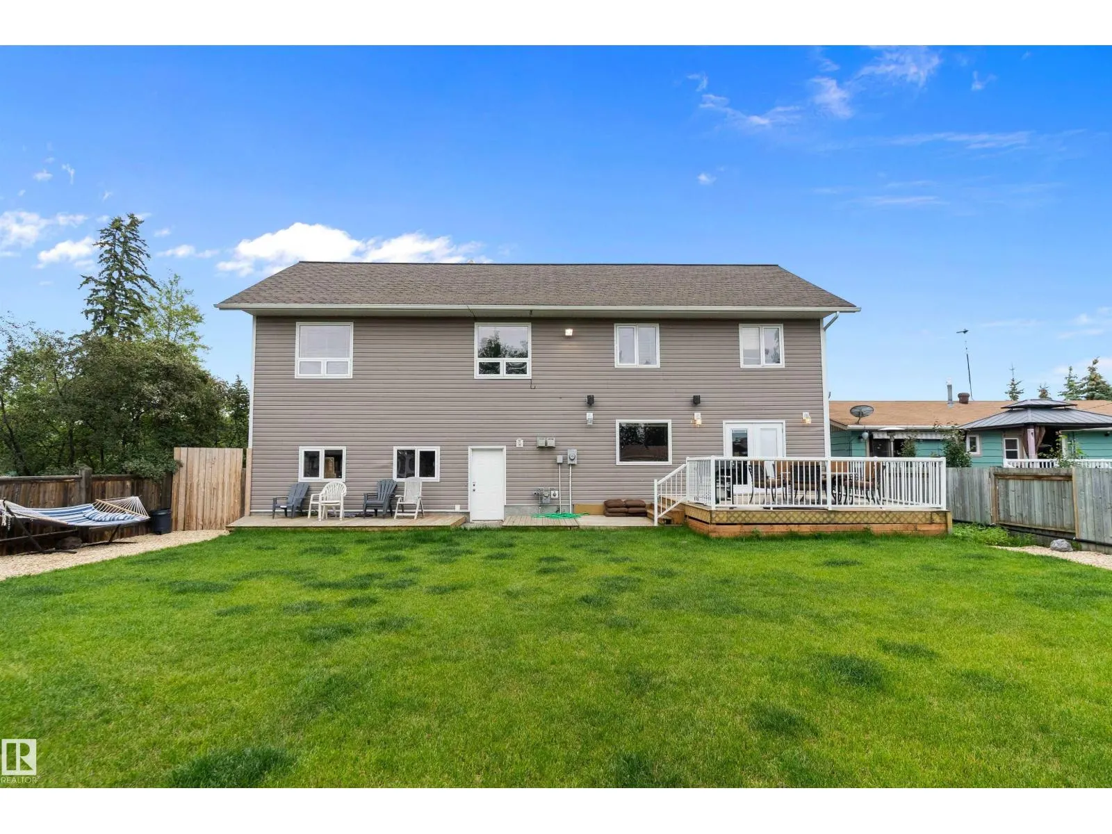 513 2nd AV