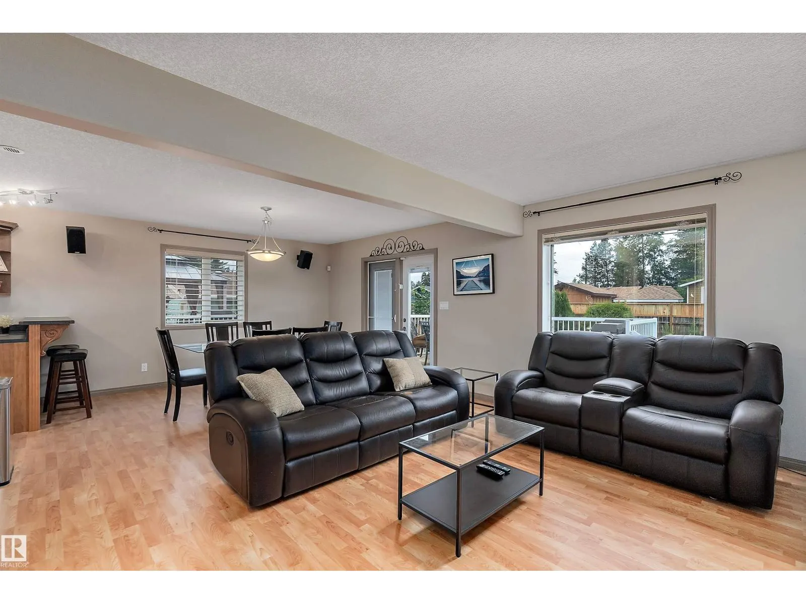513 2nd AV
