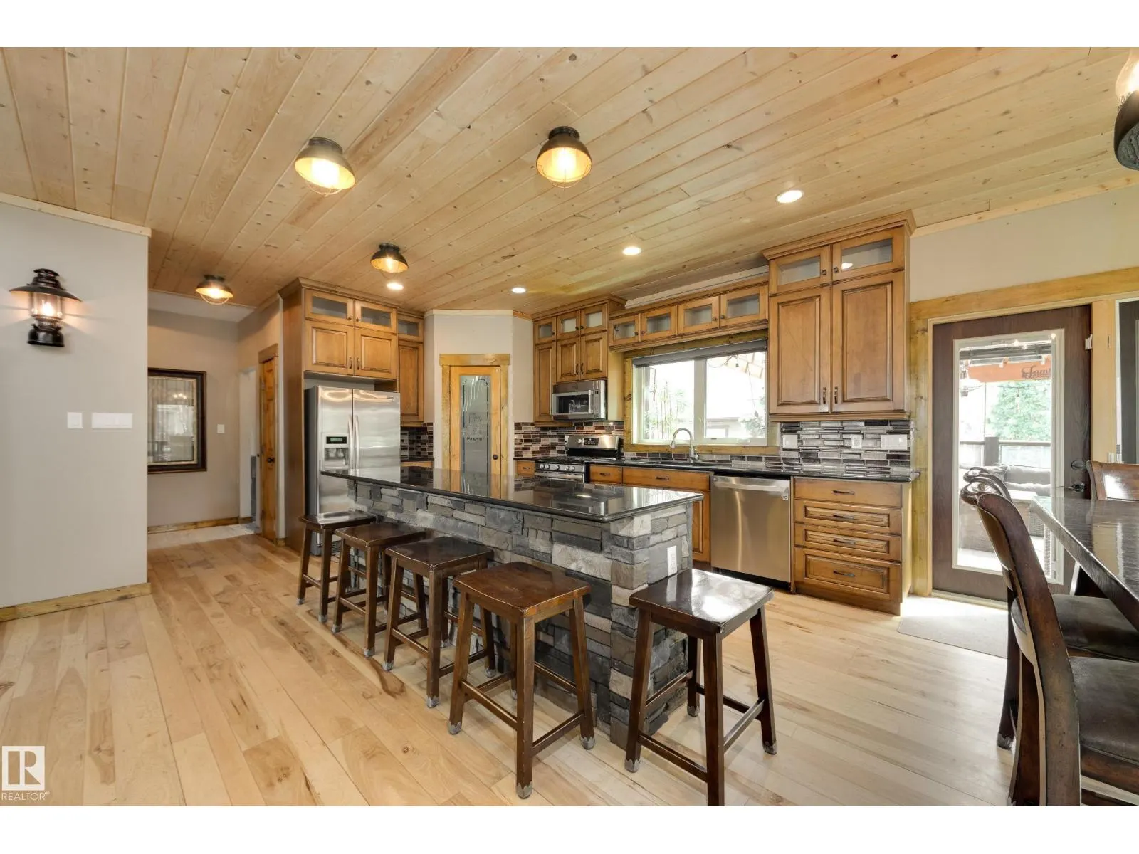 10811 67 ST NW