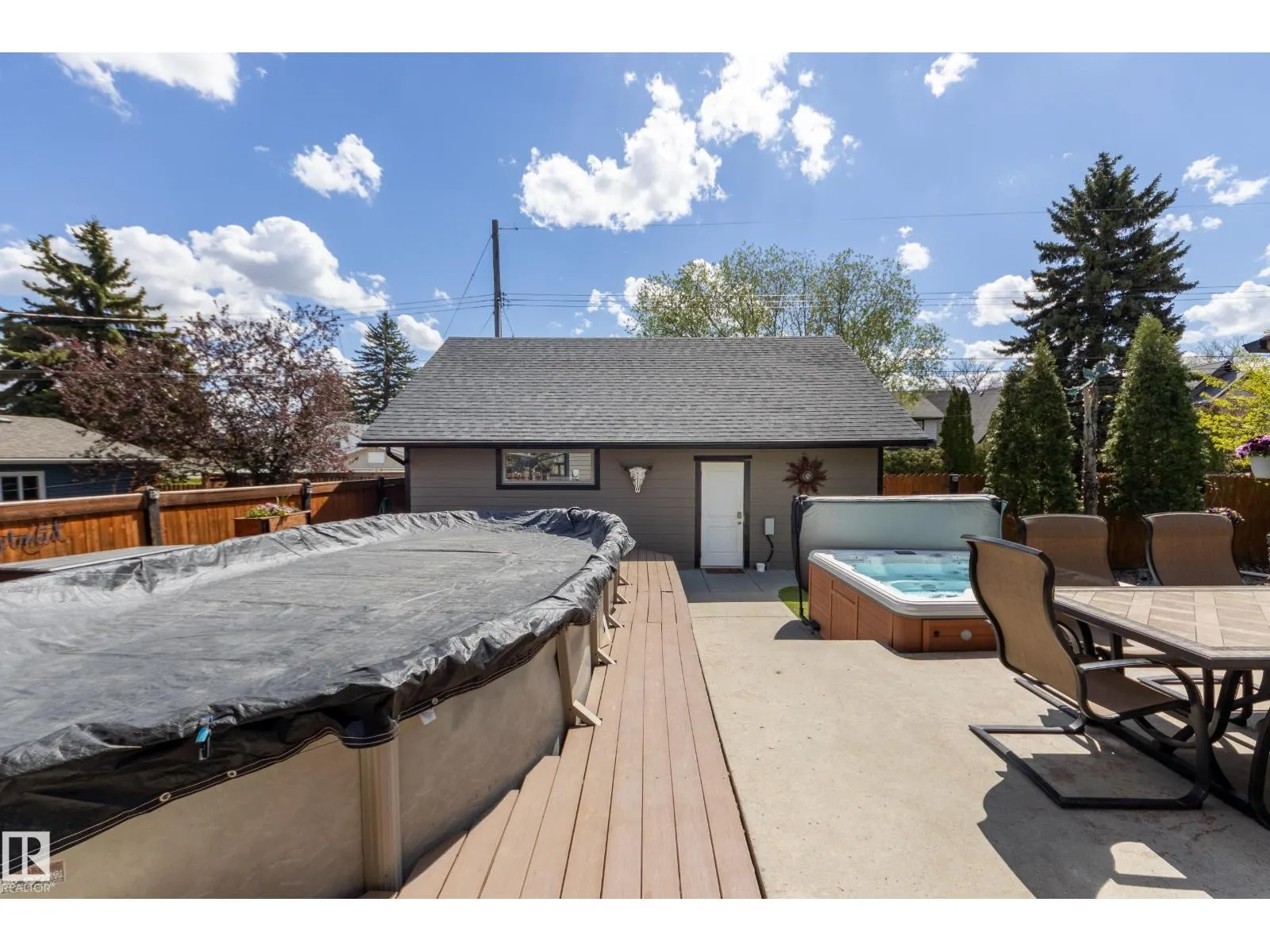 10811 67 ST NW