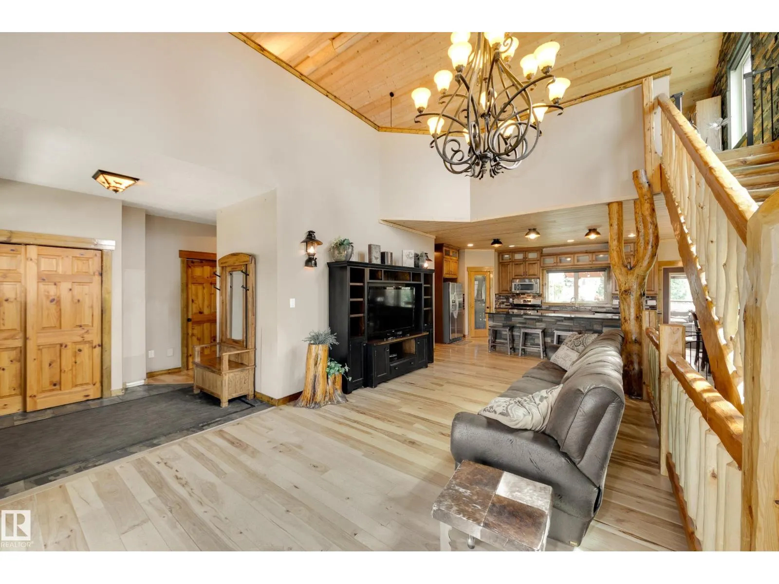 10811 67 ST NW