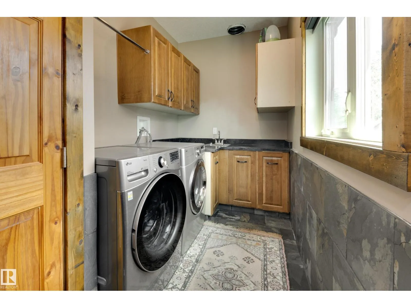 10811 67 ST NW