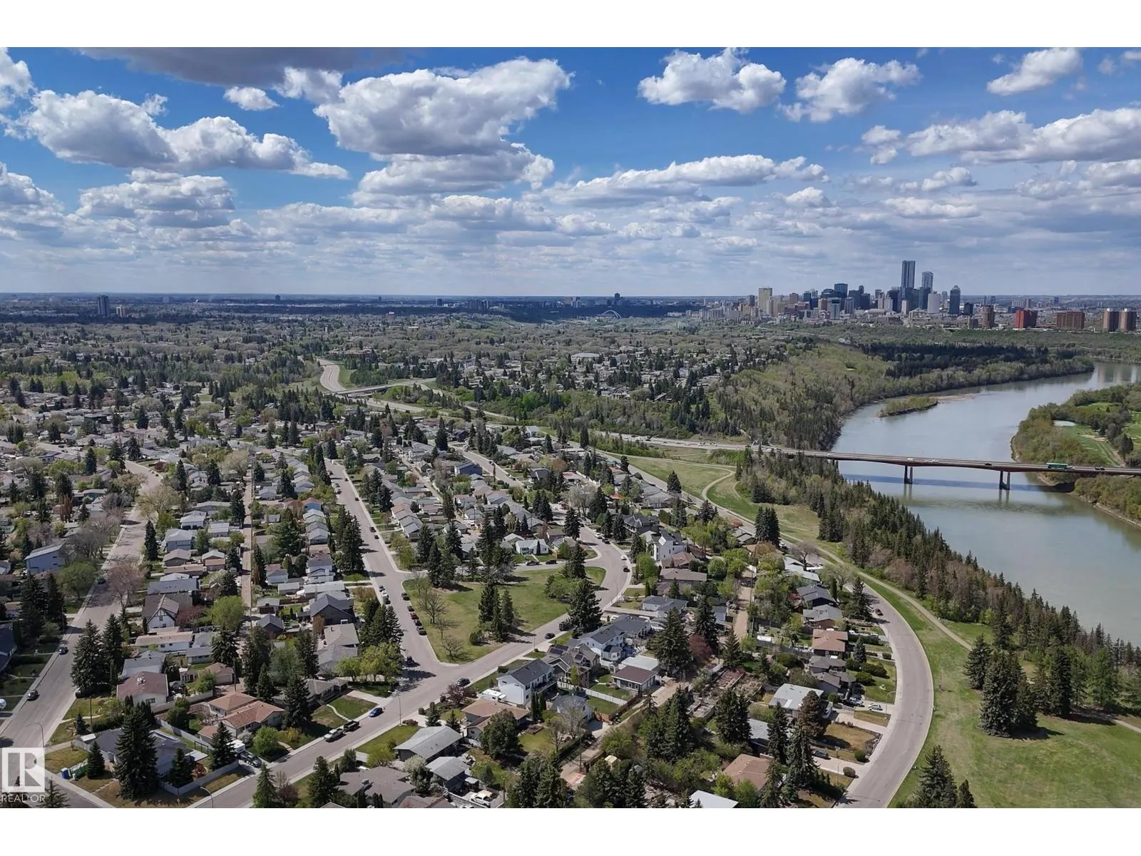 10811 67 ST NW