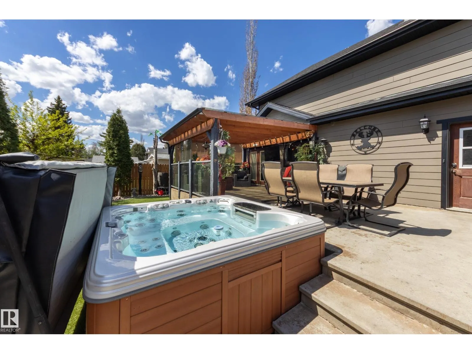 10811 67 ST NW