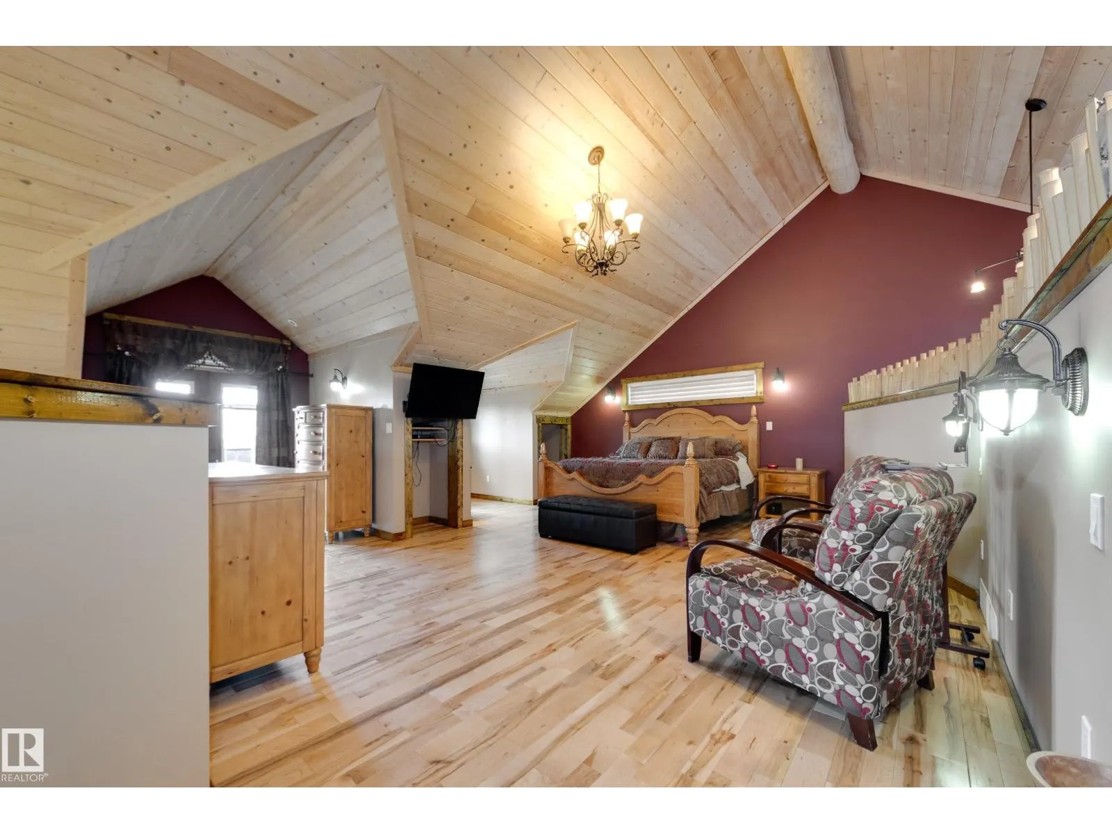 10811 67 ST NW