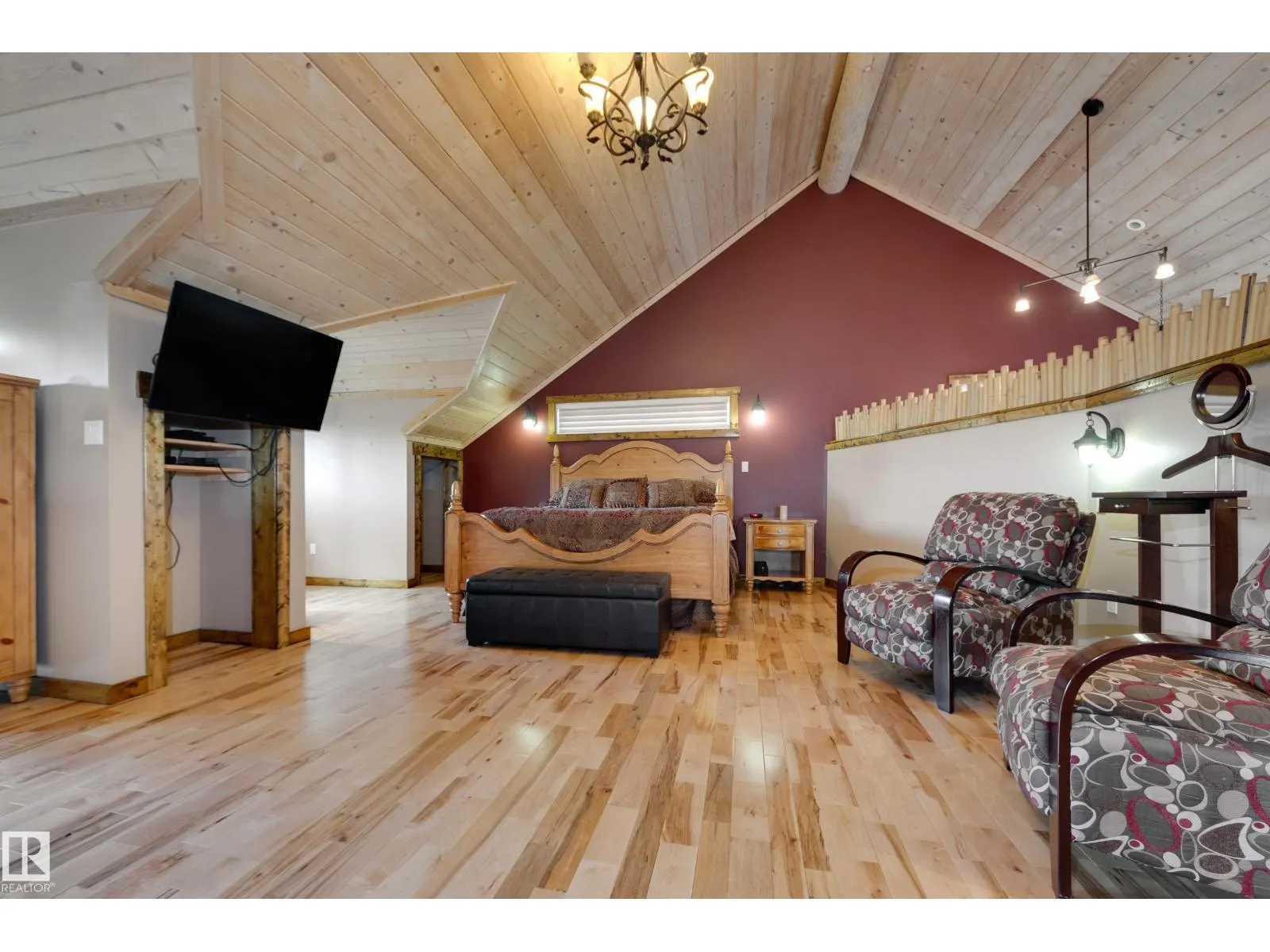 10811 67 ST NW