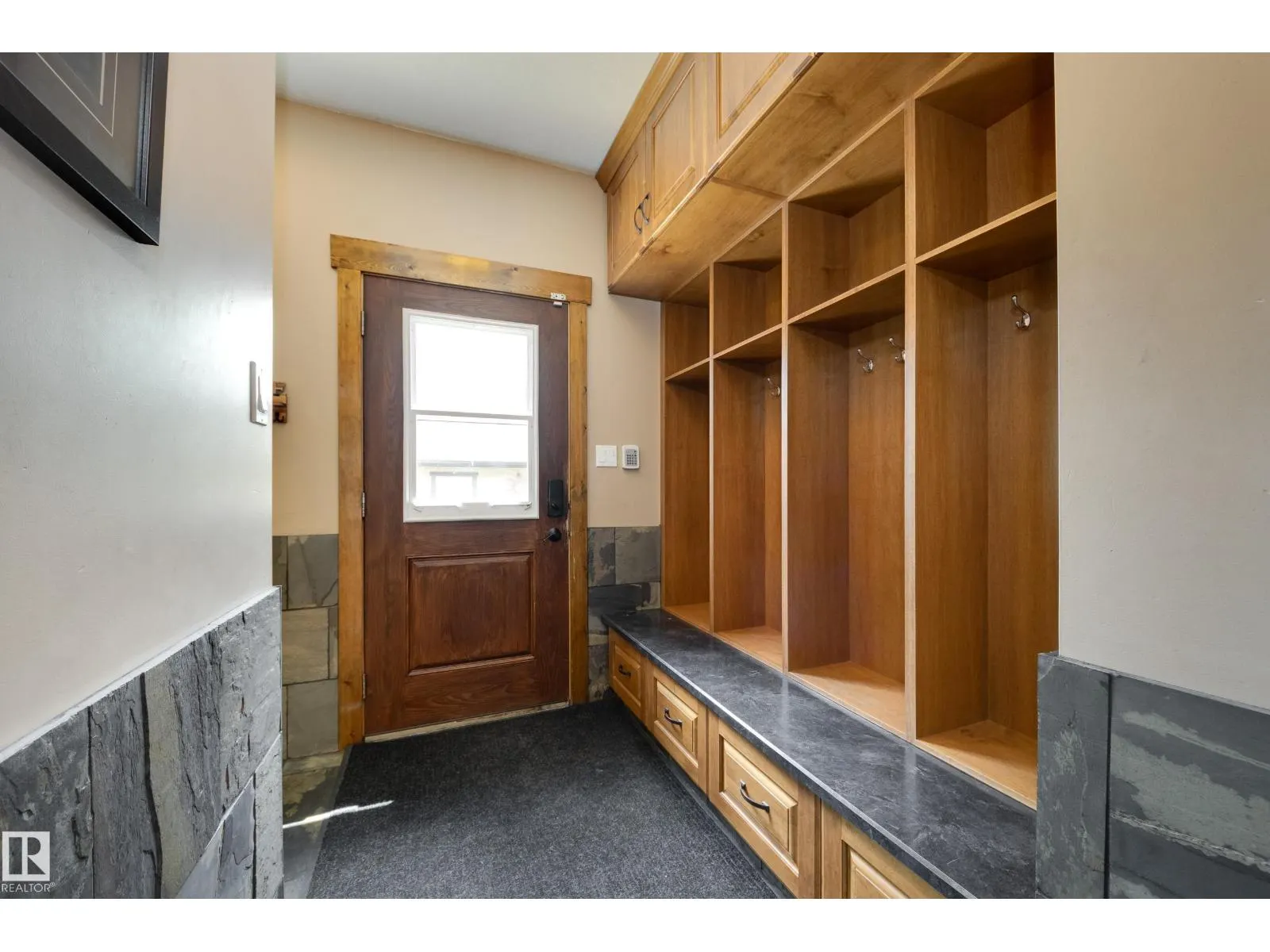 10811 67 ST NW