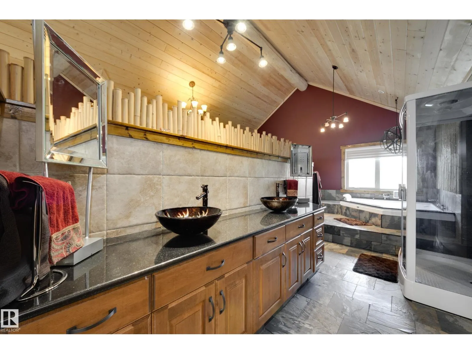10811 67 ST NW