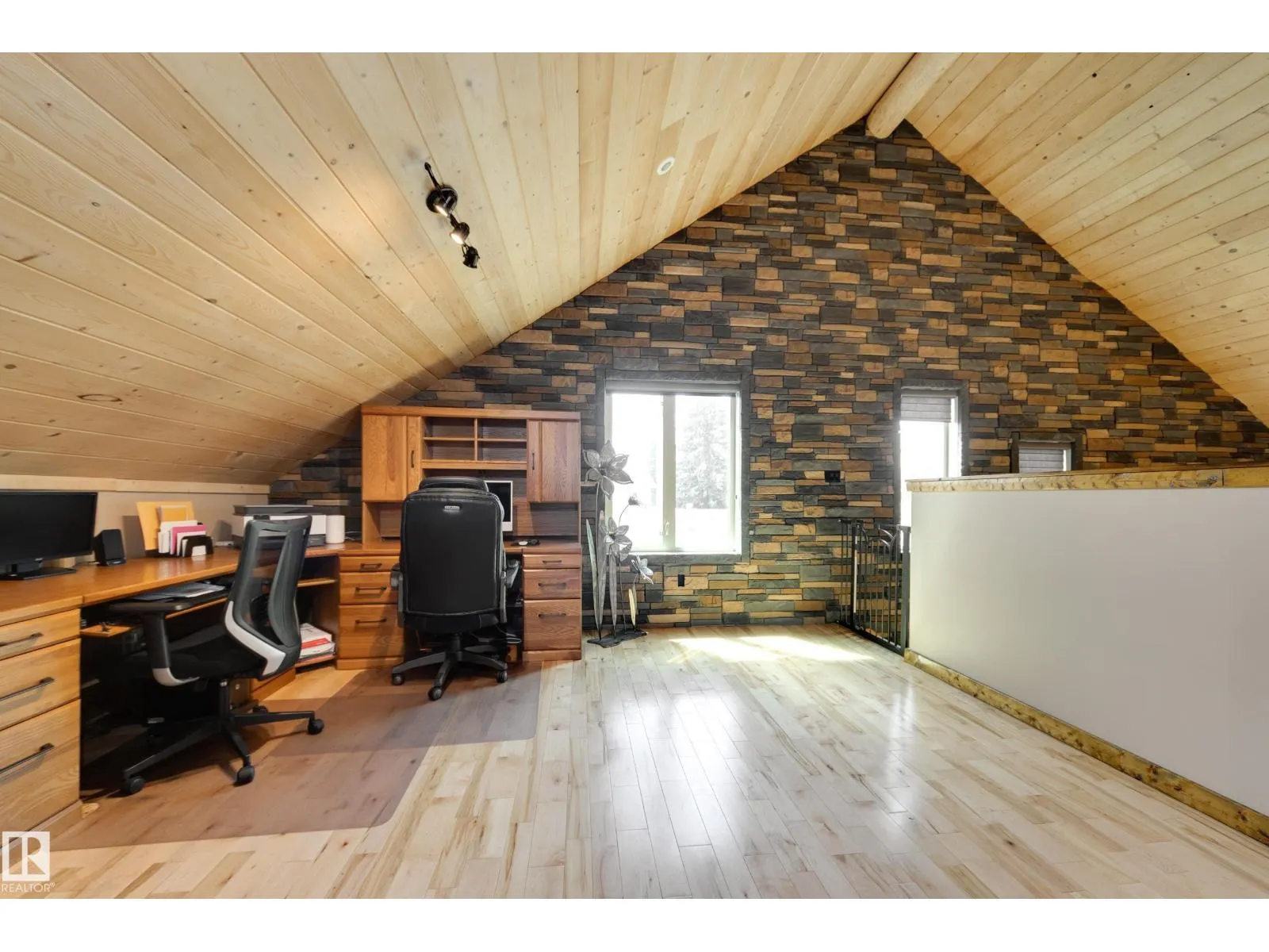 10811 67 ST NW