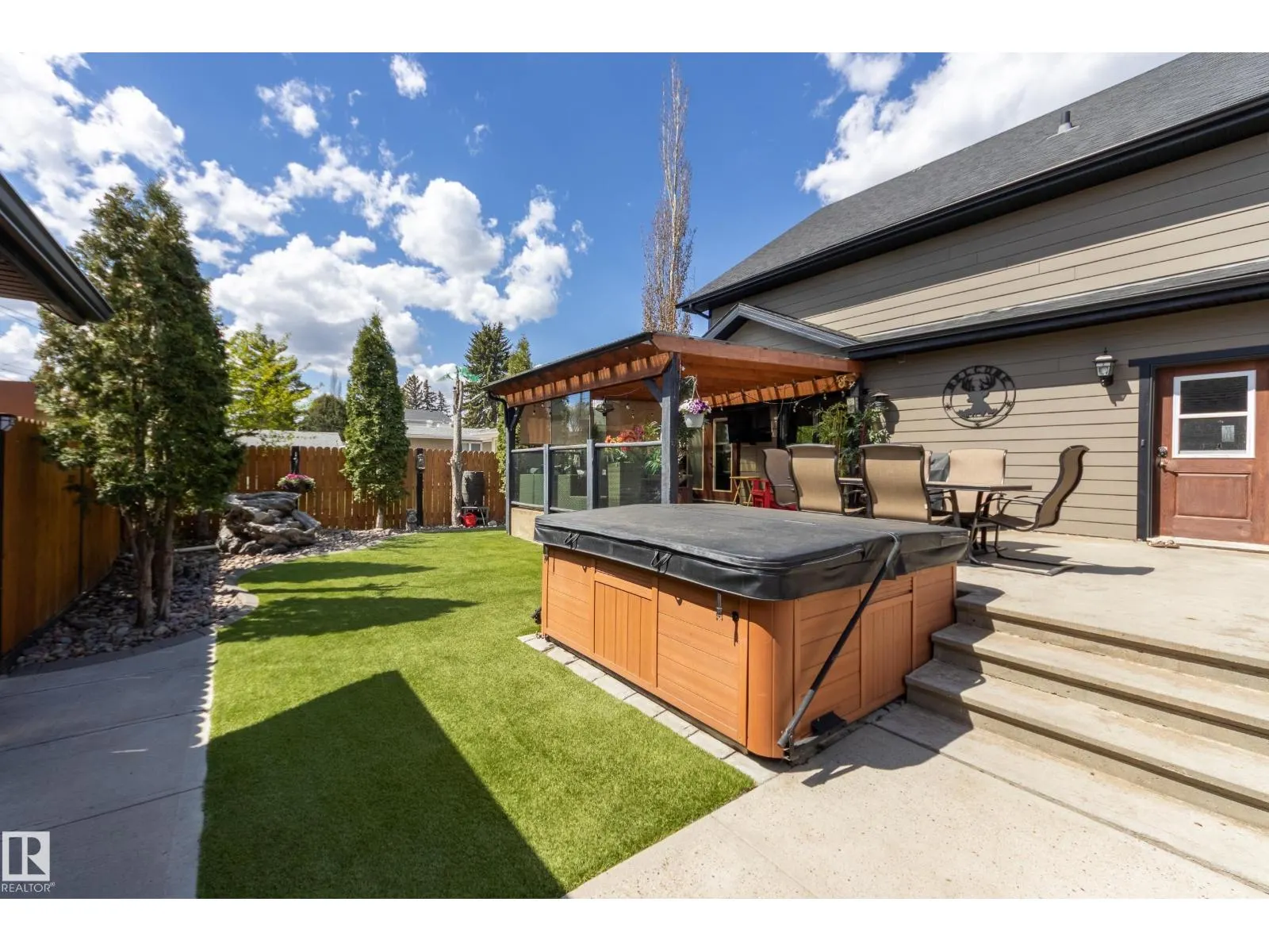 10811 67 ST NW