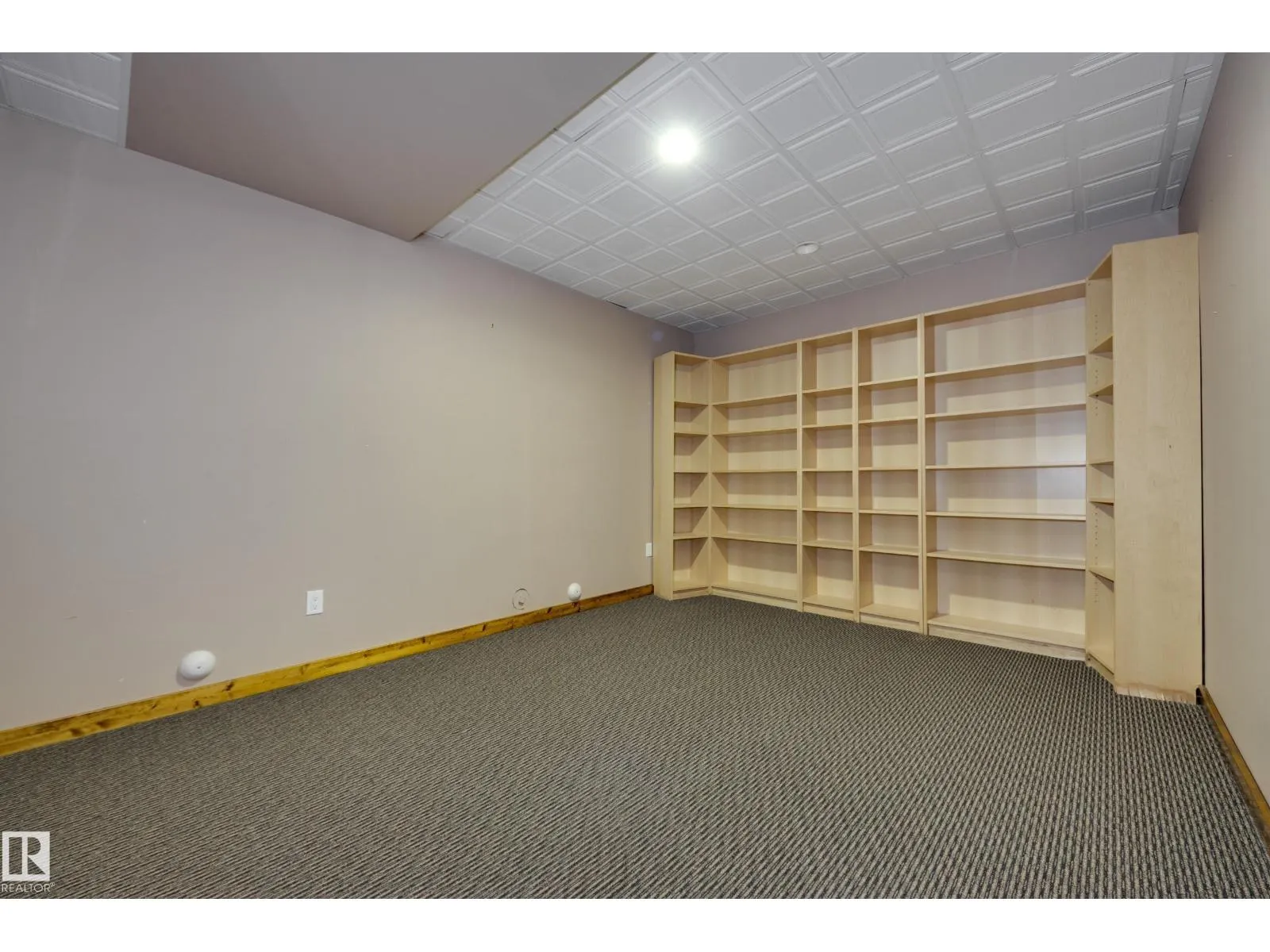 10811 67 ST NW