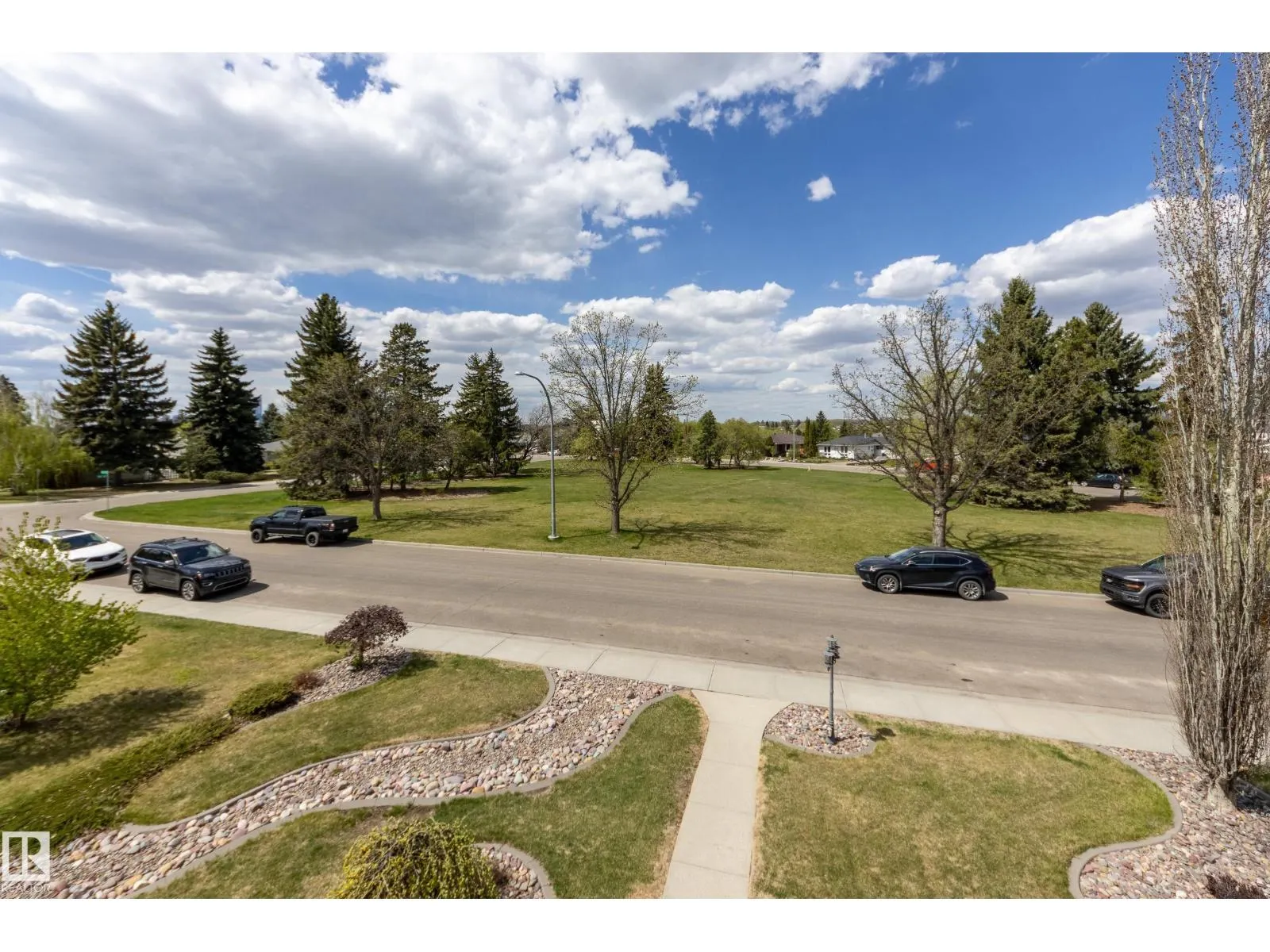 10811 67 ST NW
