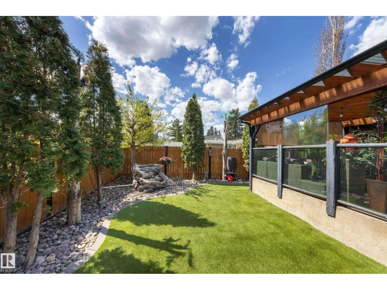 10811 67 ST NW