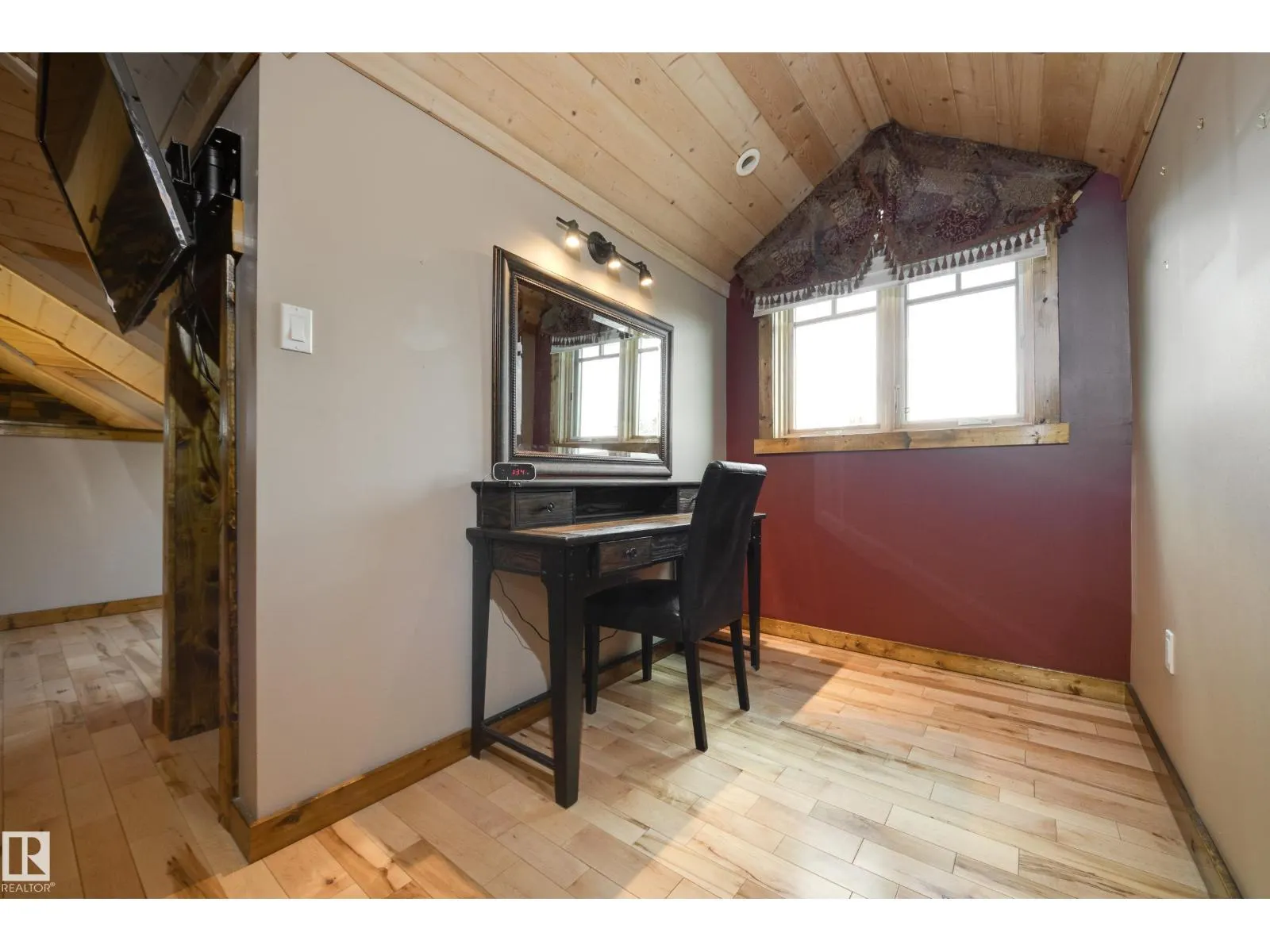 10811 67 ST NW
