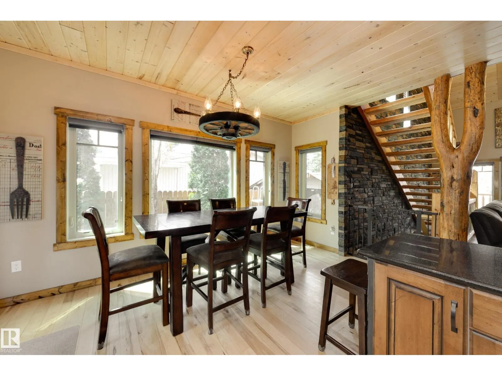 10811 67 ST NW