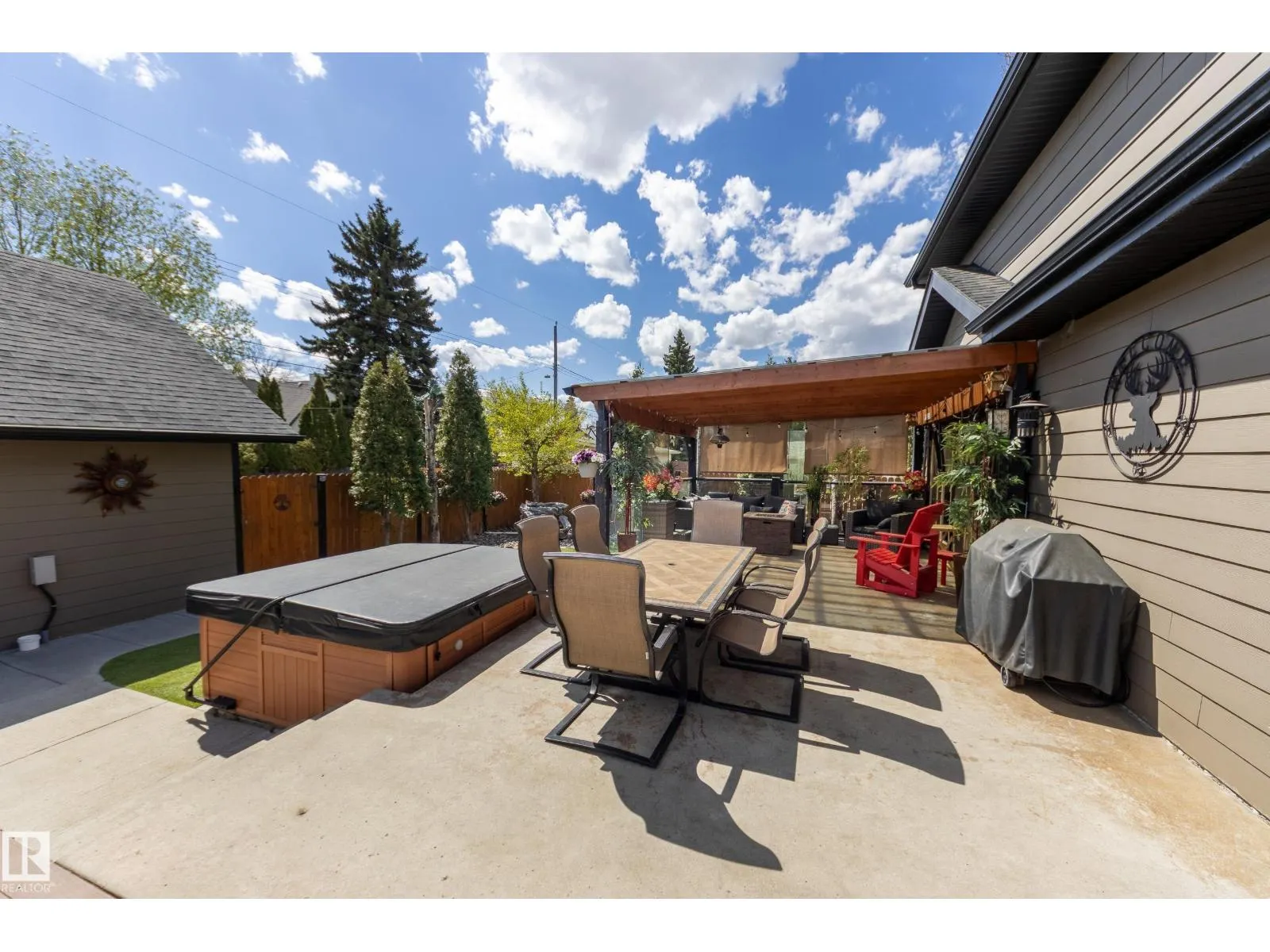 10811 67 ST NW