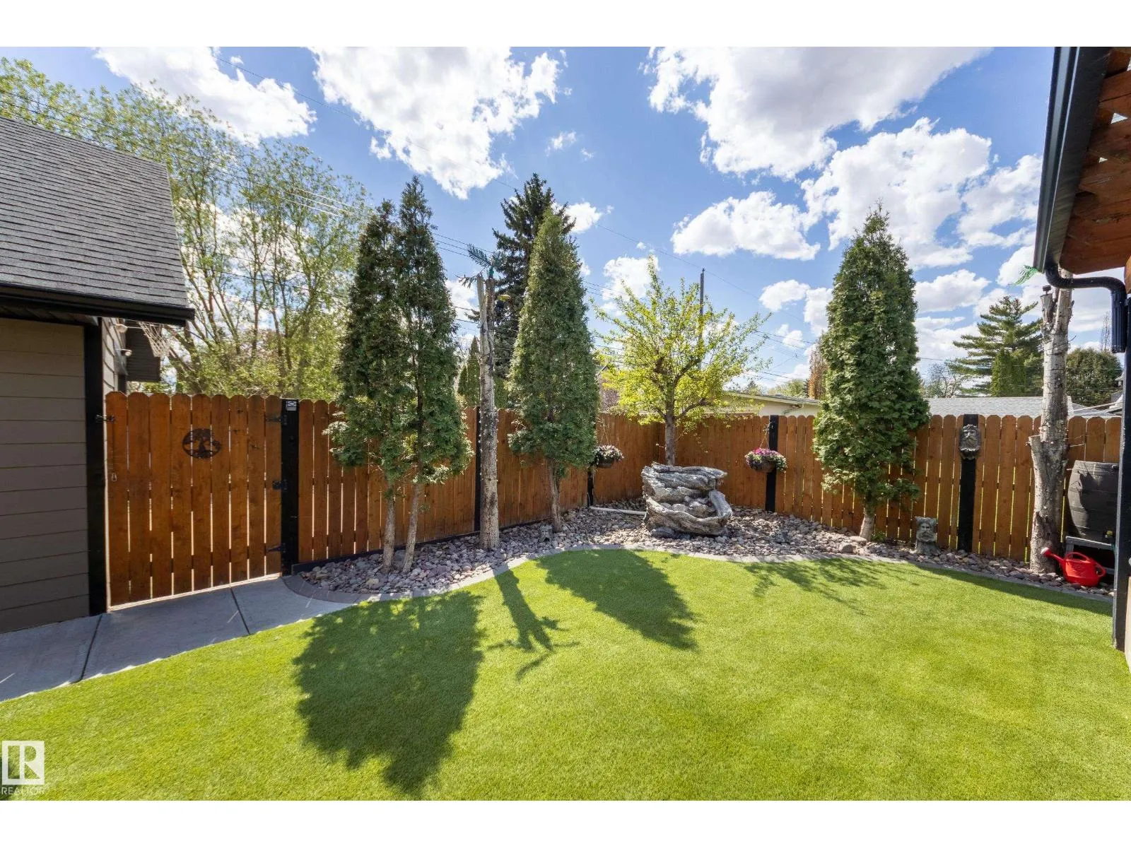 10811 67 ST NW
