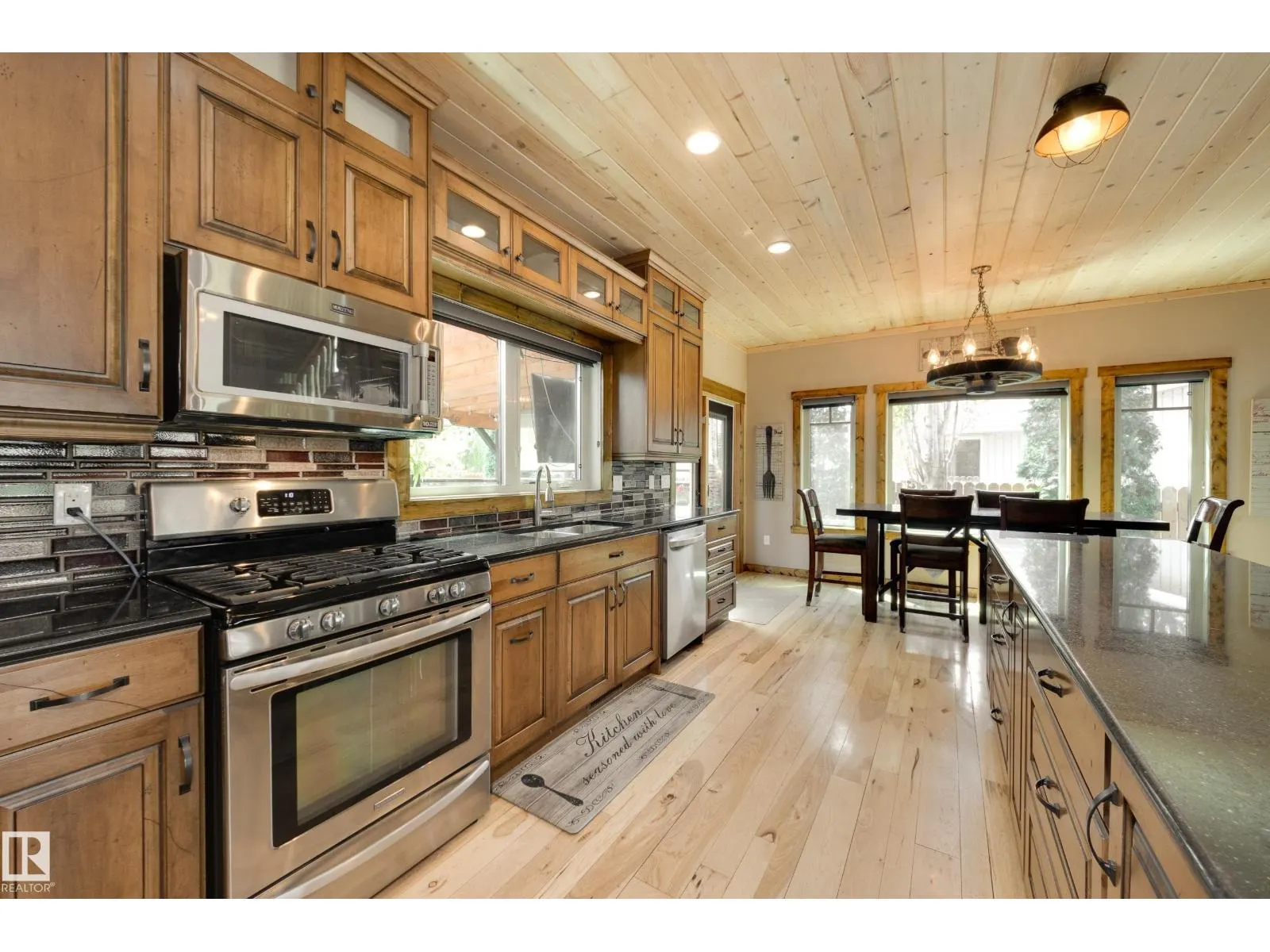 10811 67 ST NW
