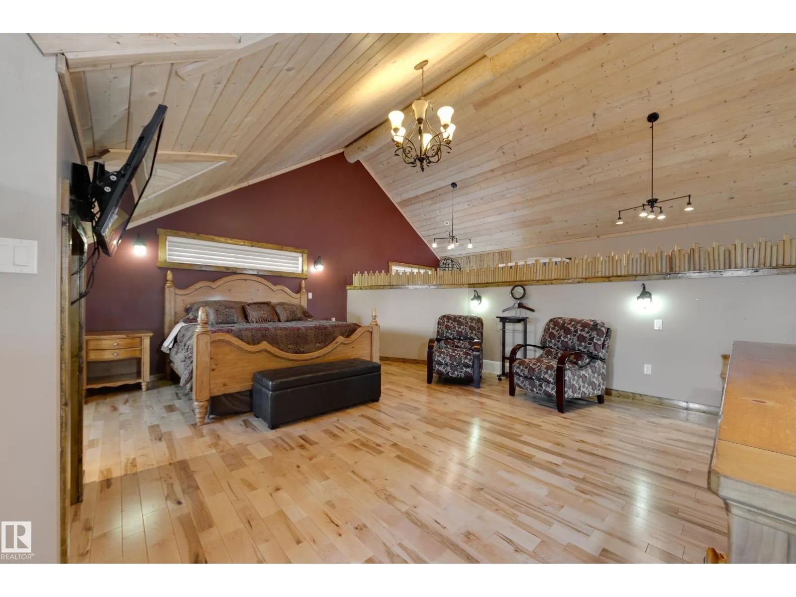 10811 67 ST NW