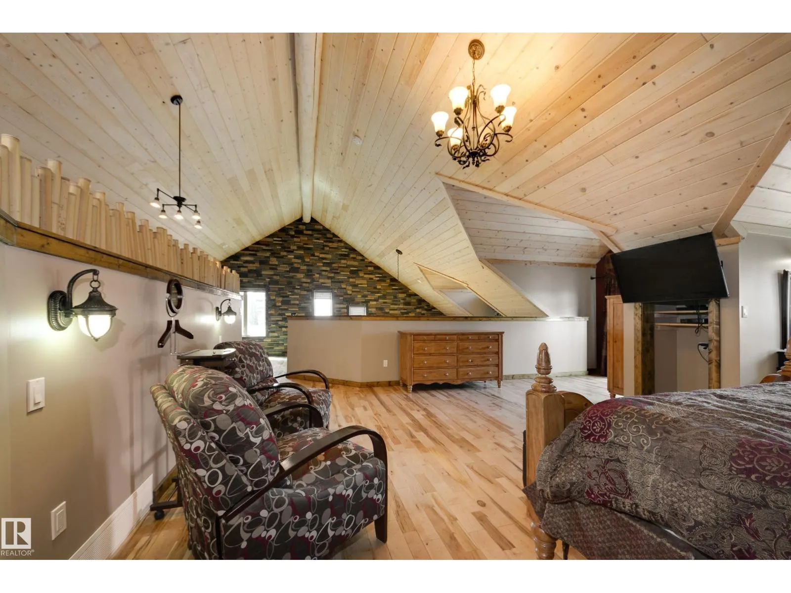 10811 67 ST NW