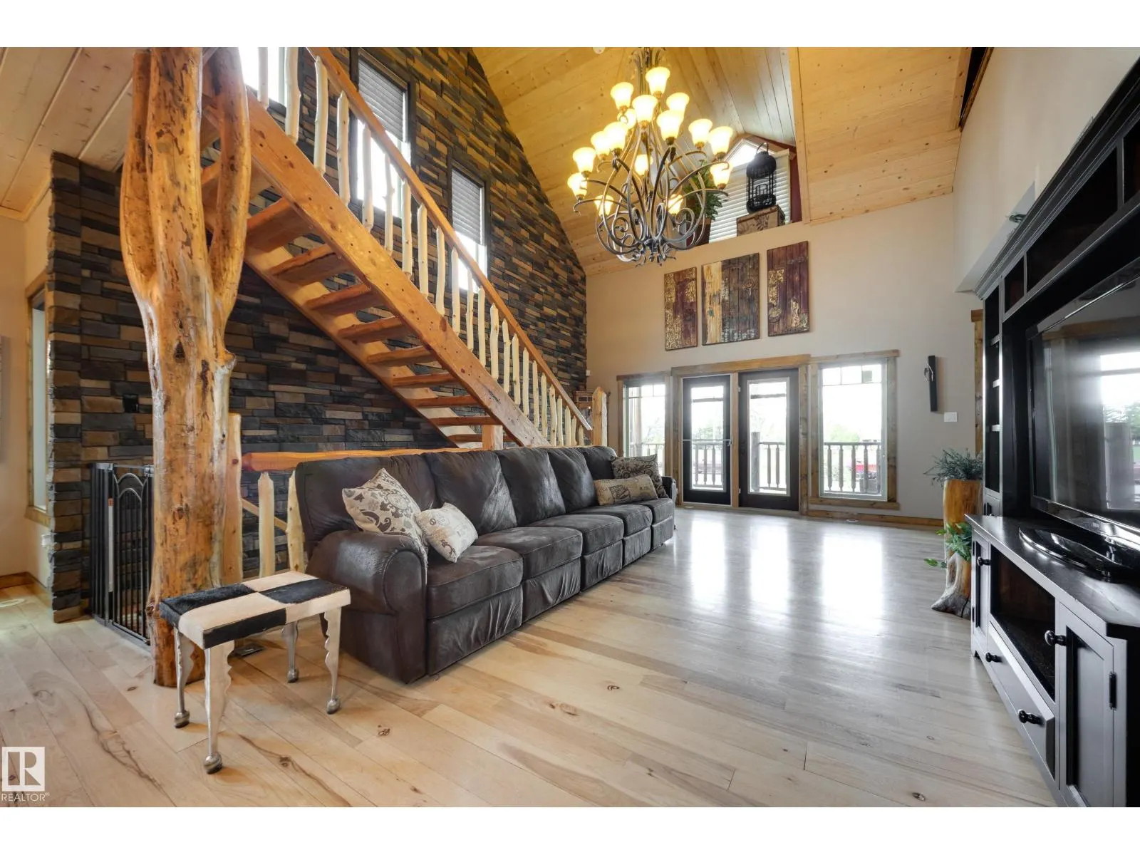 10811 67 ST NW