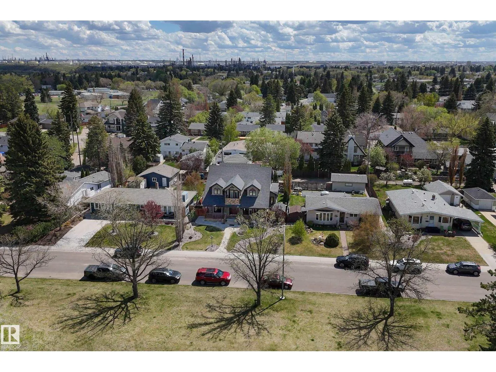 10811 67 ST NW