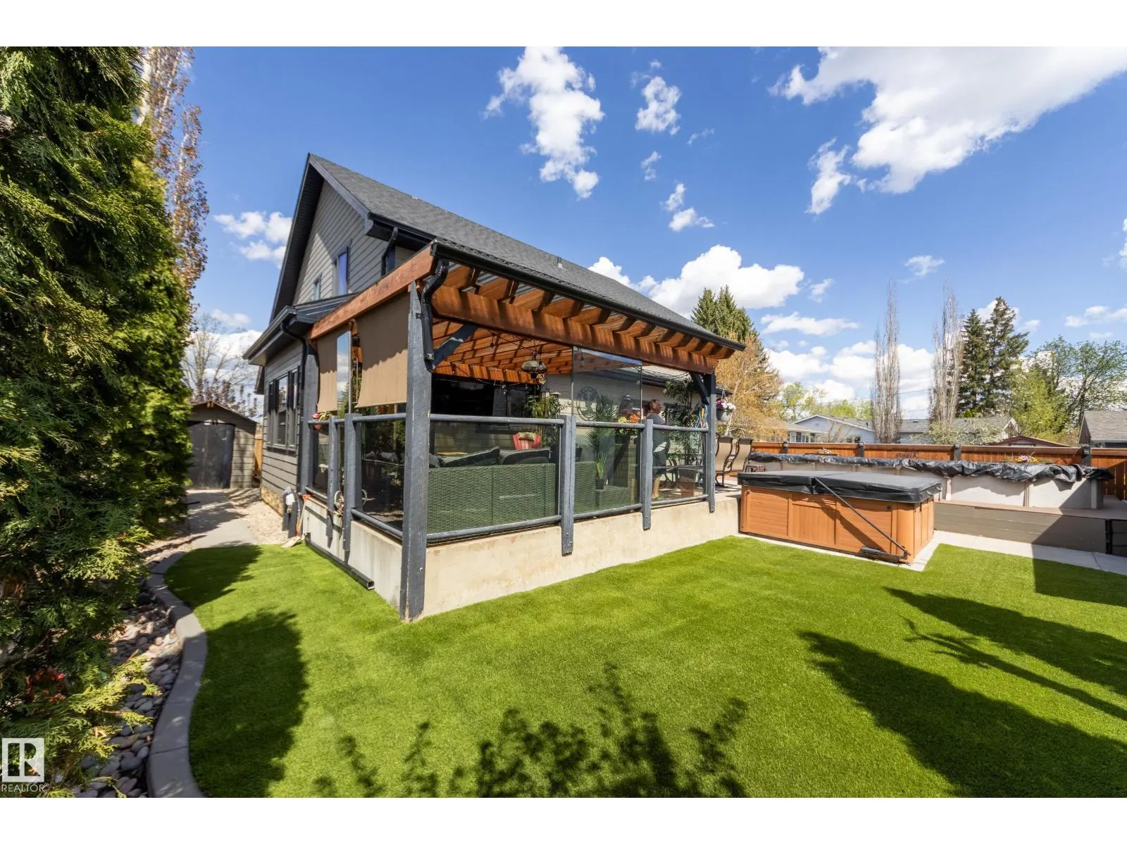 10811 67 ST NW