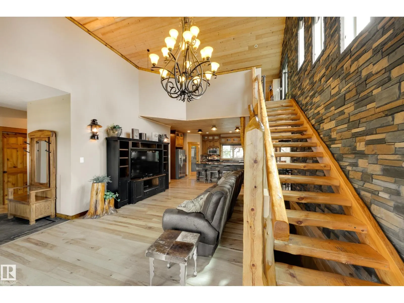 10811 67 ST NW
