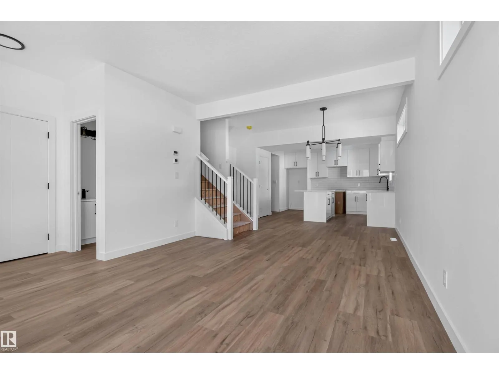 14930 94 AV NW