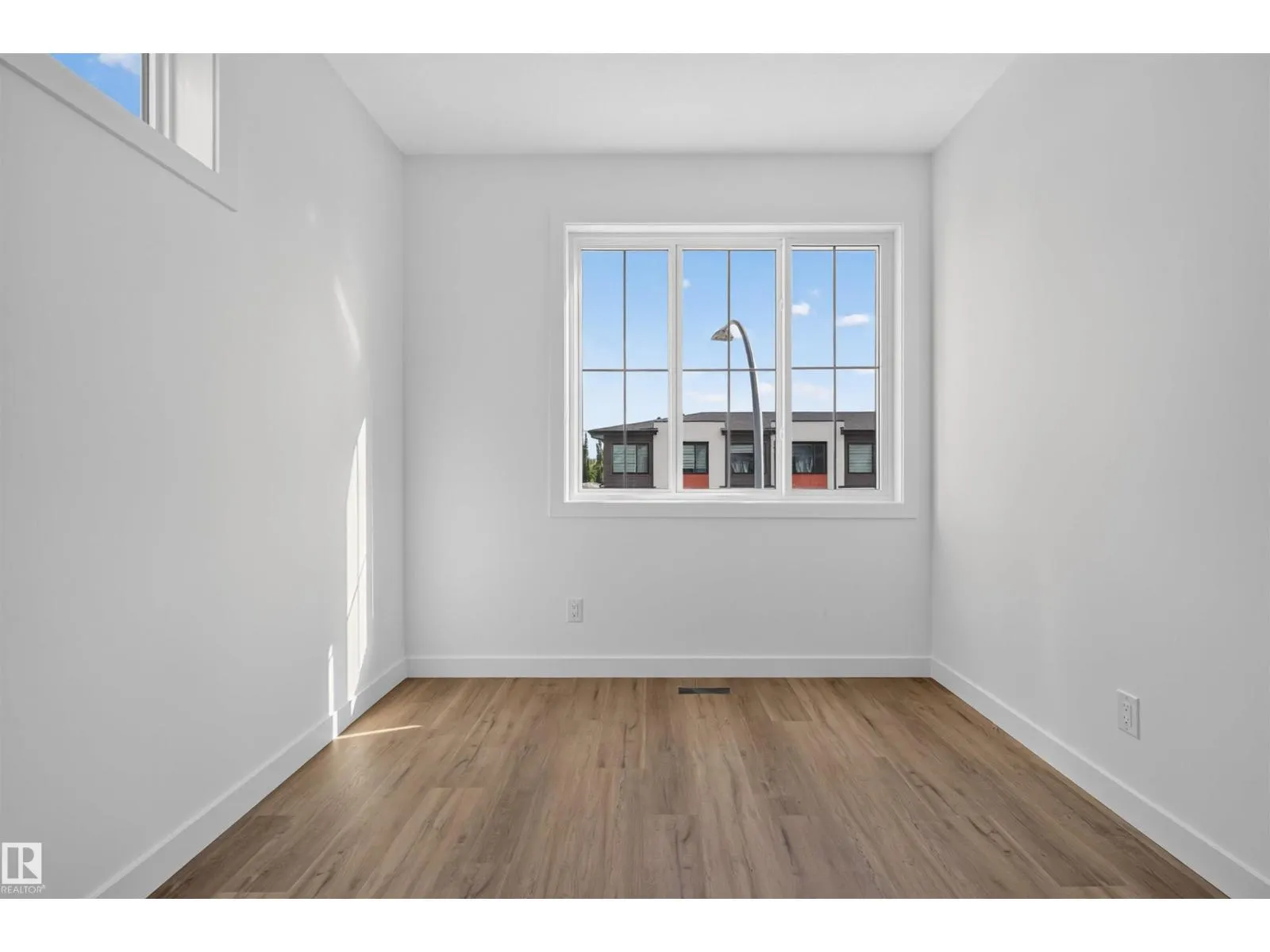 14930 94 AV NW