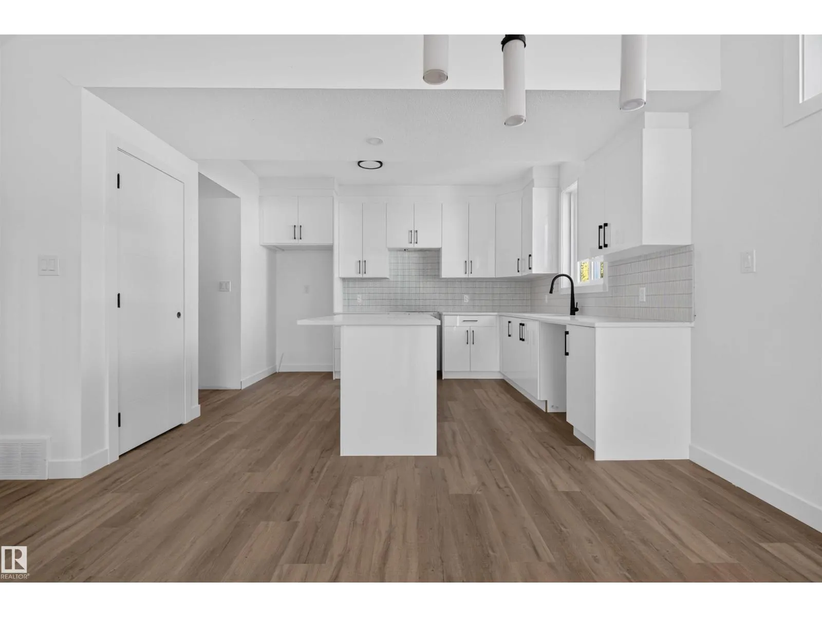 14930 94 AV NW